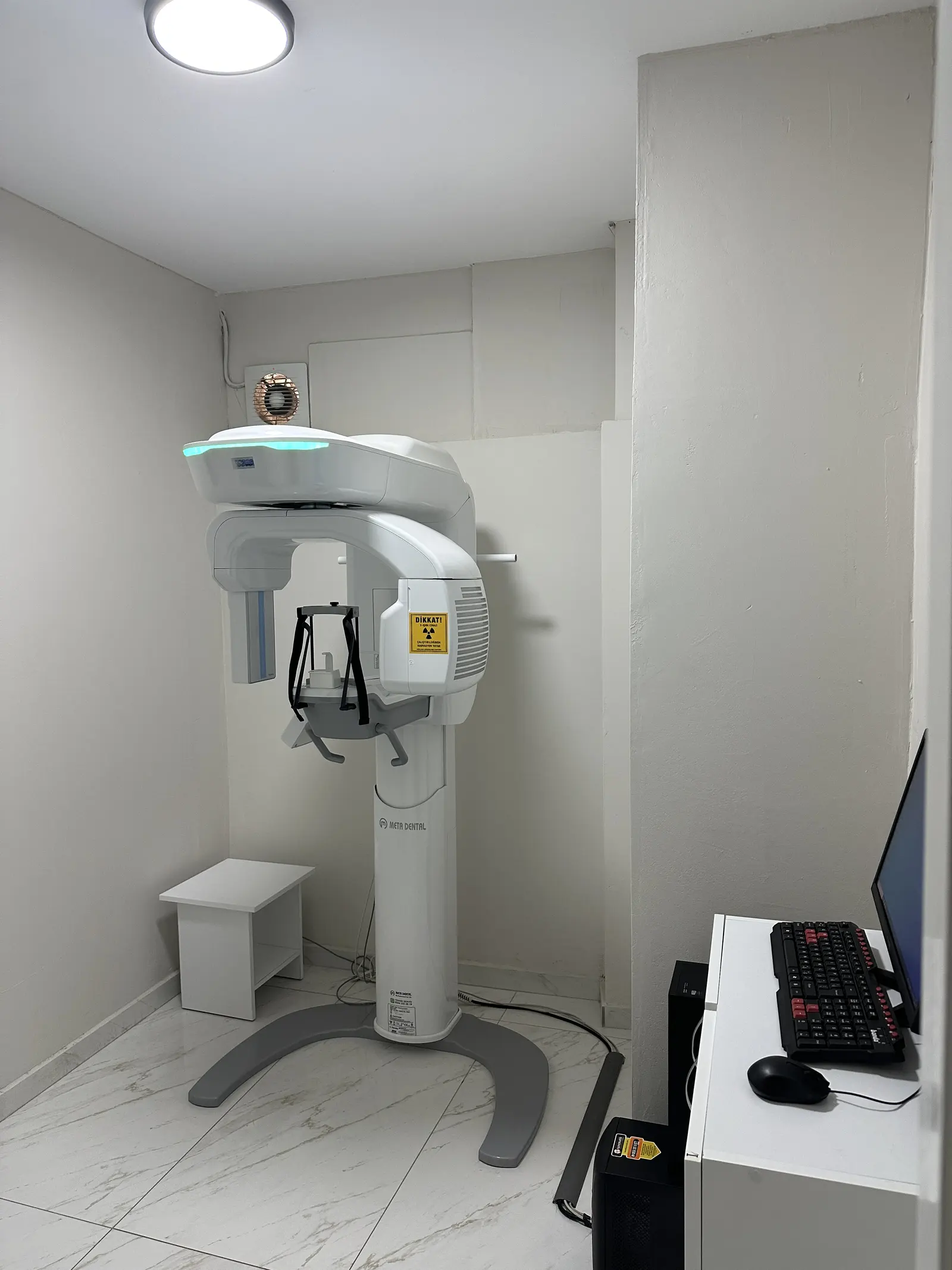 Von der Klinik bereitgestelltes Foto von Dent Adramys