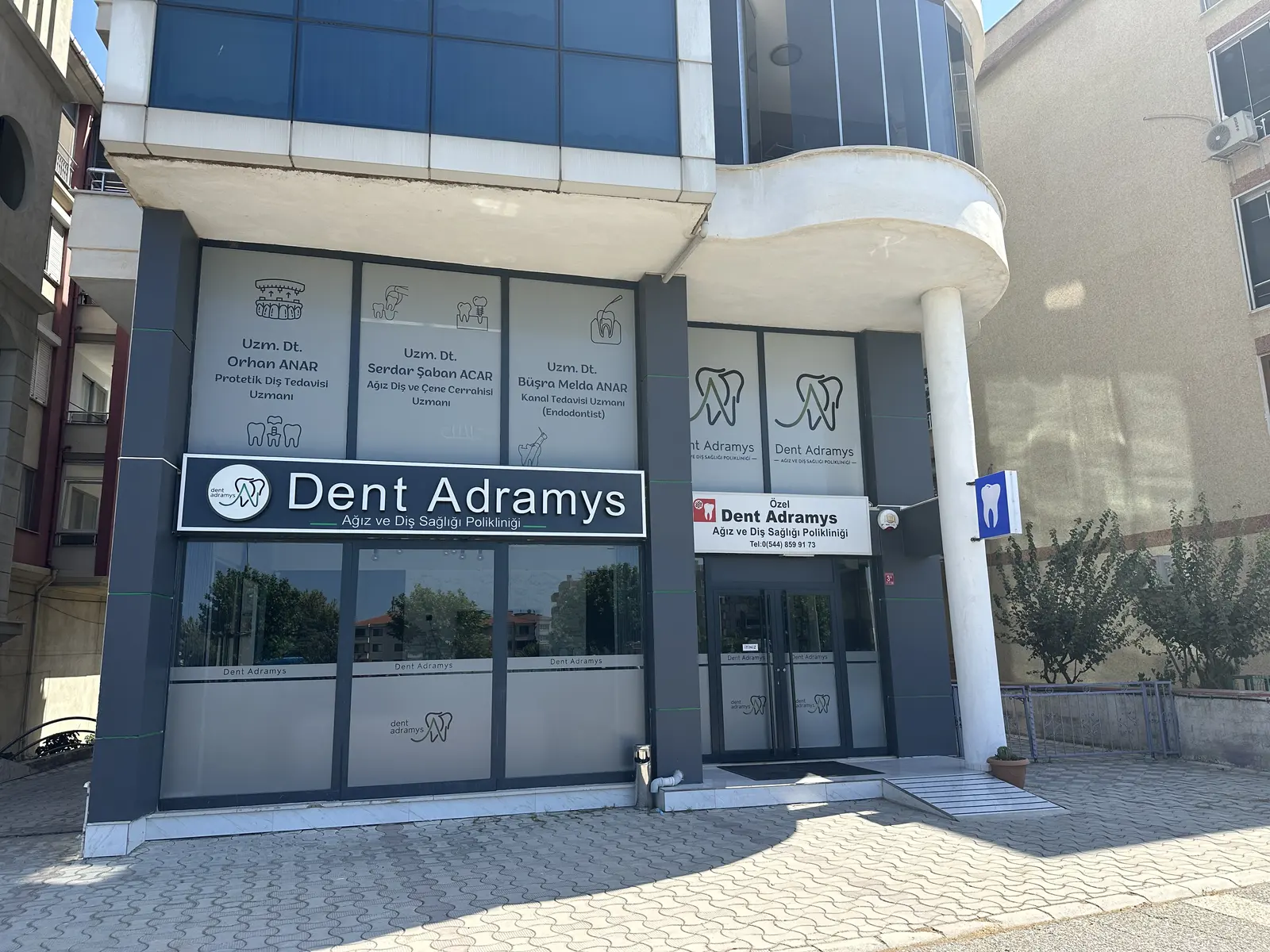 Von der Klinik bereitgestelltes Foto von Dent Adramys