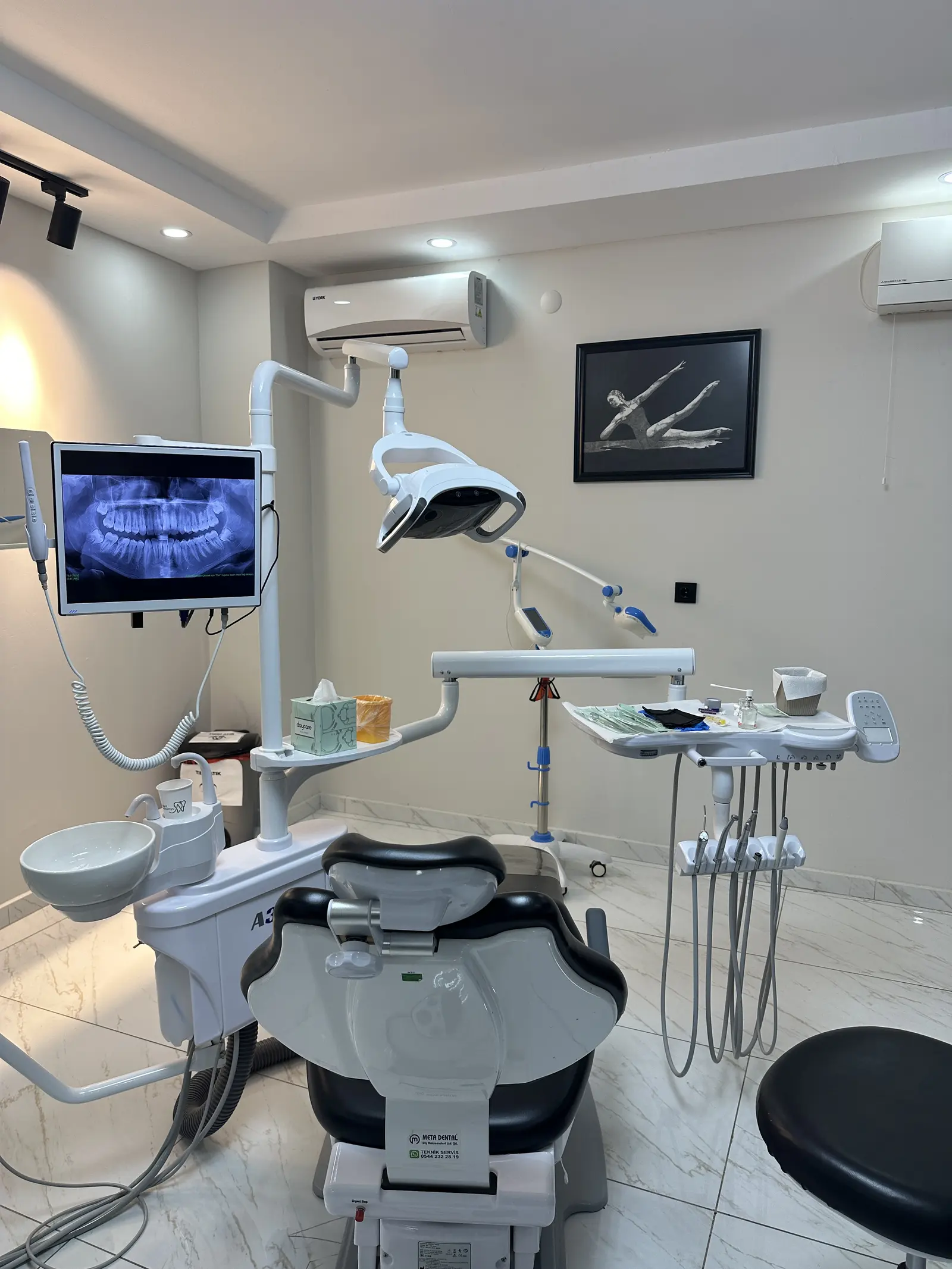 Von der Klinik bereitgestelltes Foto von Dent Adramys