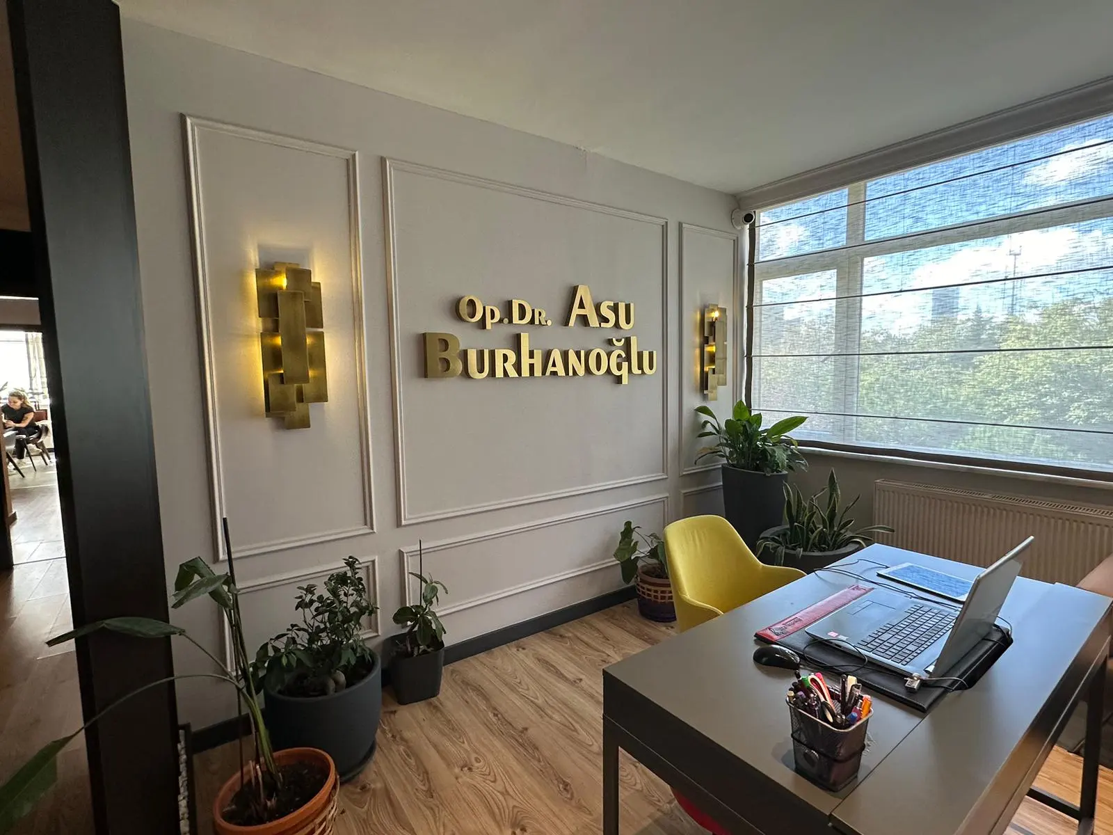 Von der Klinik bereitgestelltes Foto von Dr. Asu Deniz Burhanoğlu