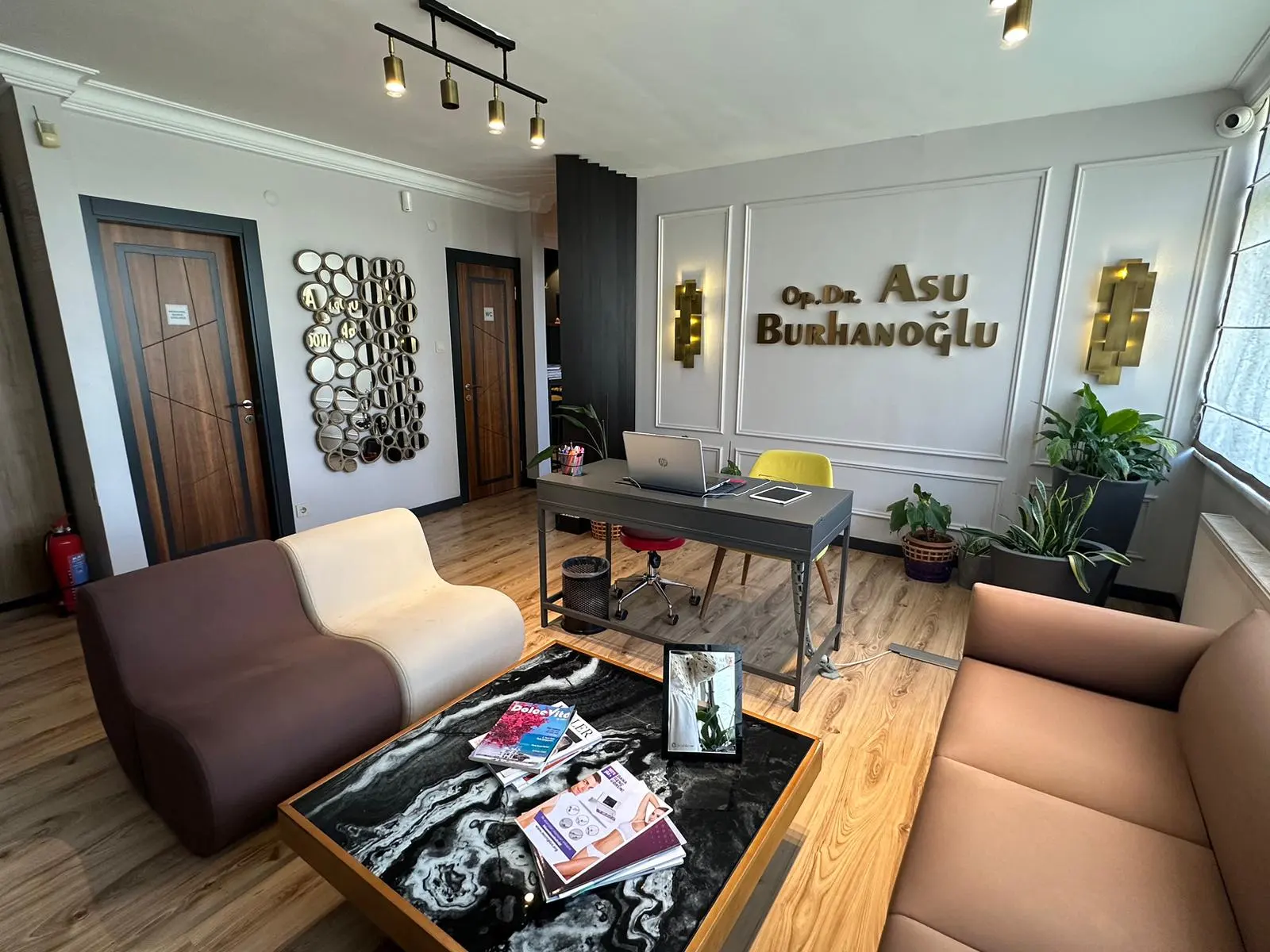 Von der Klinik bereitgestelltes Foto von Dr. Asu Deniz Burhanoğlu