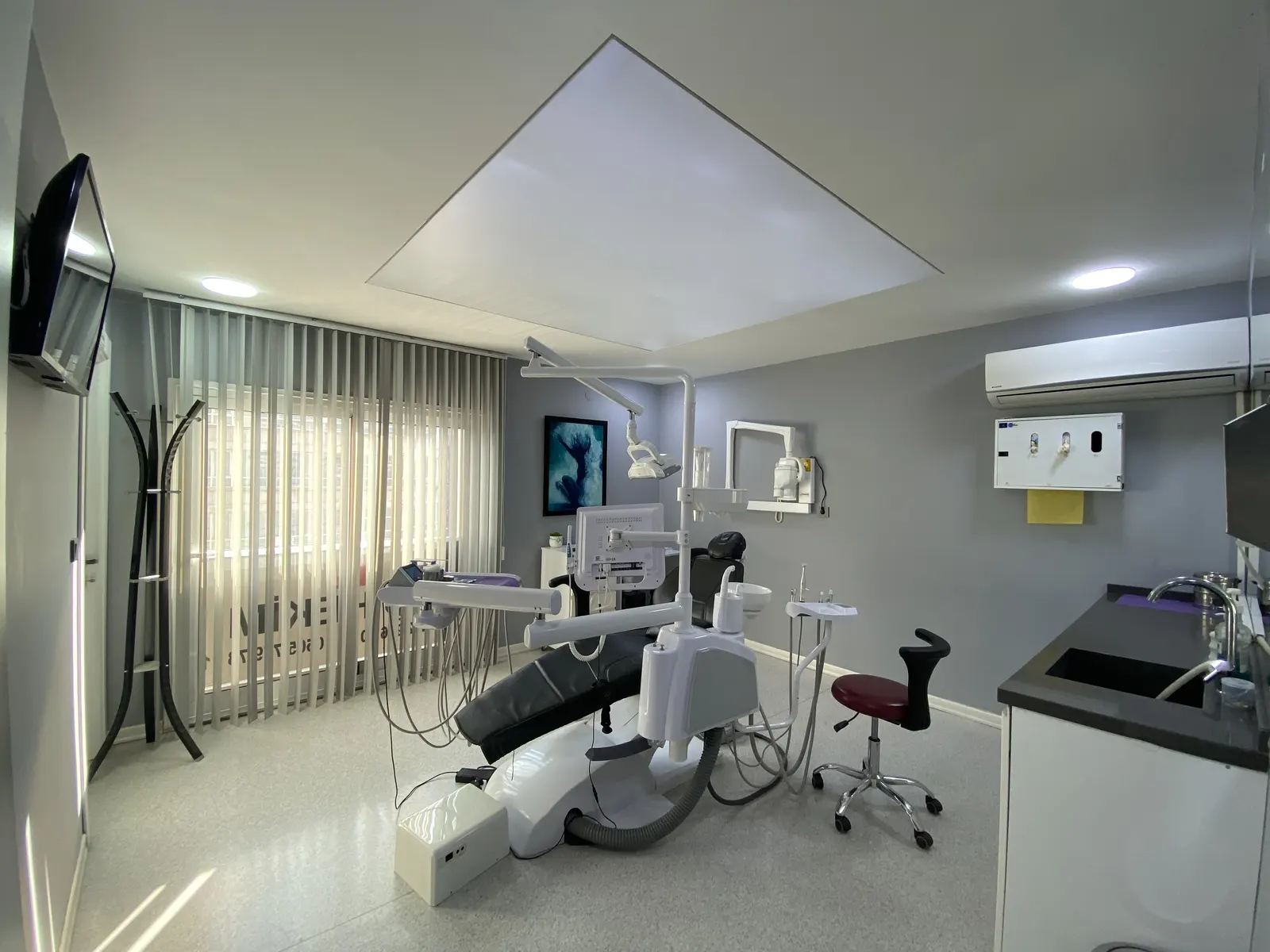 Clinic-provided photograph of Dr Zabit Oğan
