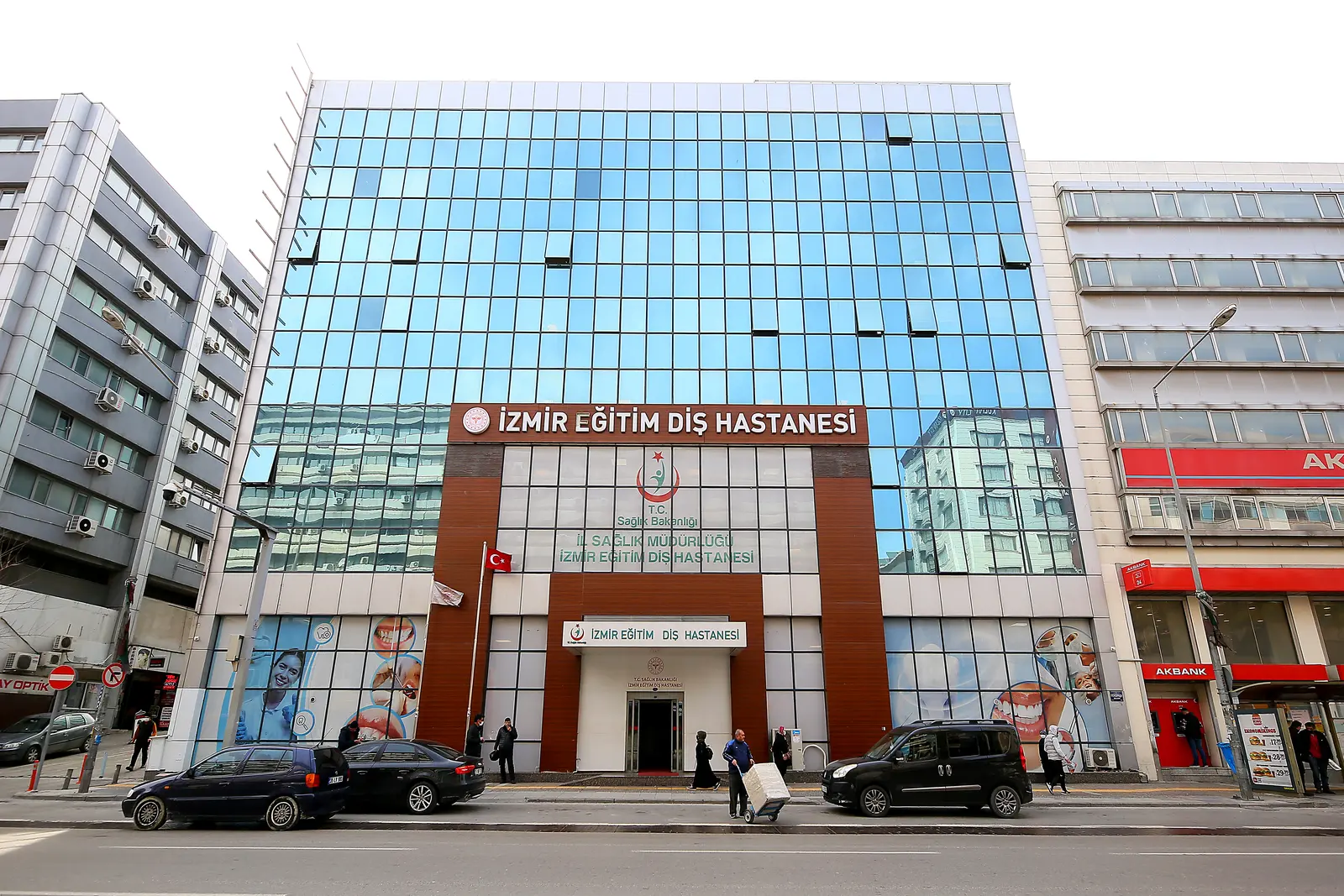 Clinic-provided photograph of Izmir Dental Hospital