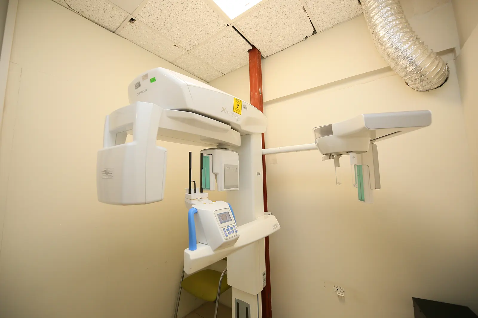 Clinic-provided photograph of Izmir Dental Hospital