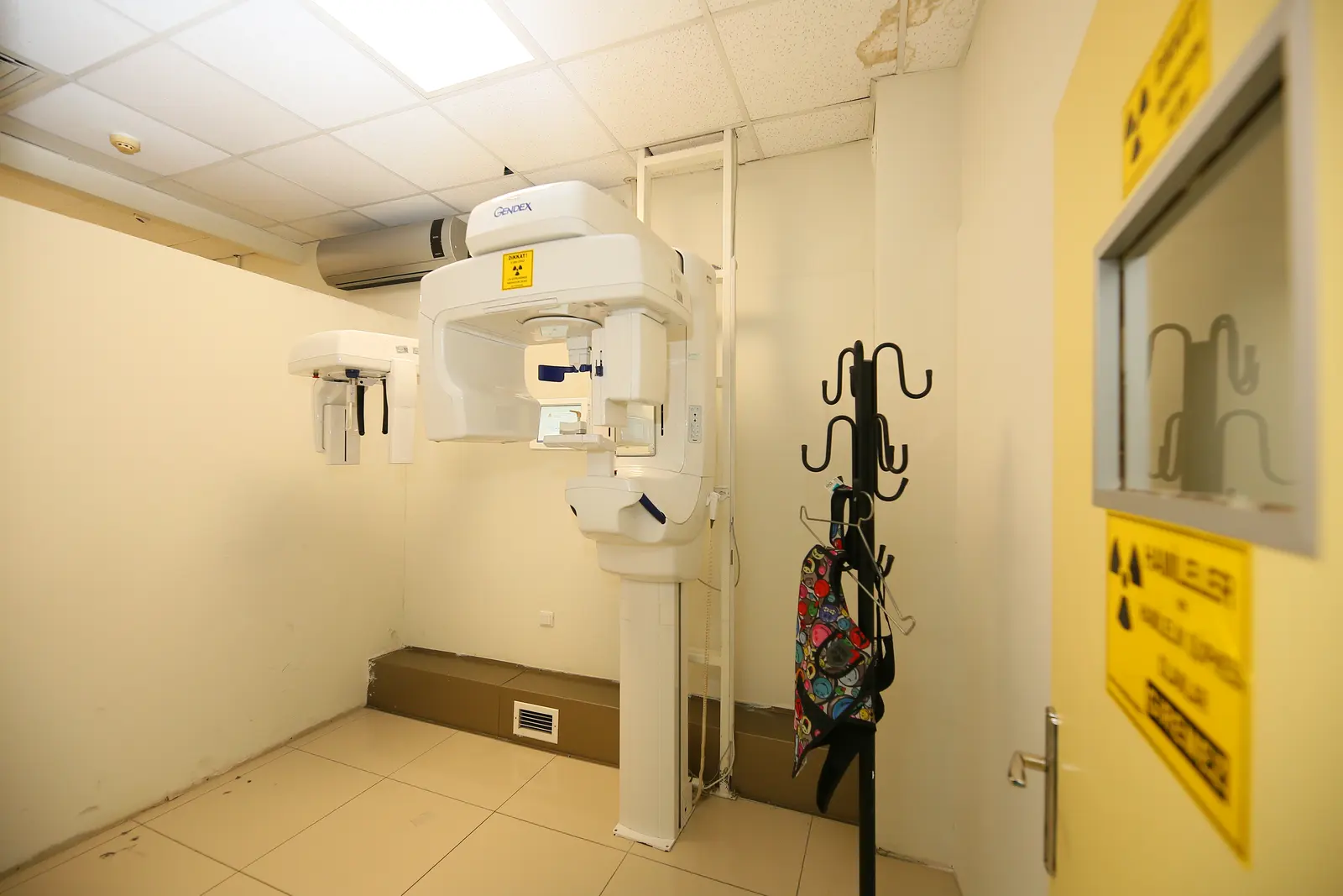 Clinic-provided photograph of Izmir Dental Hospital