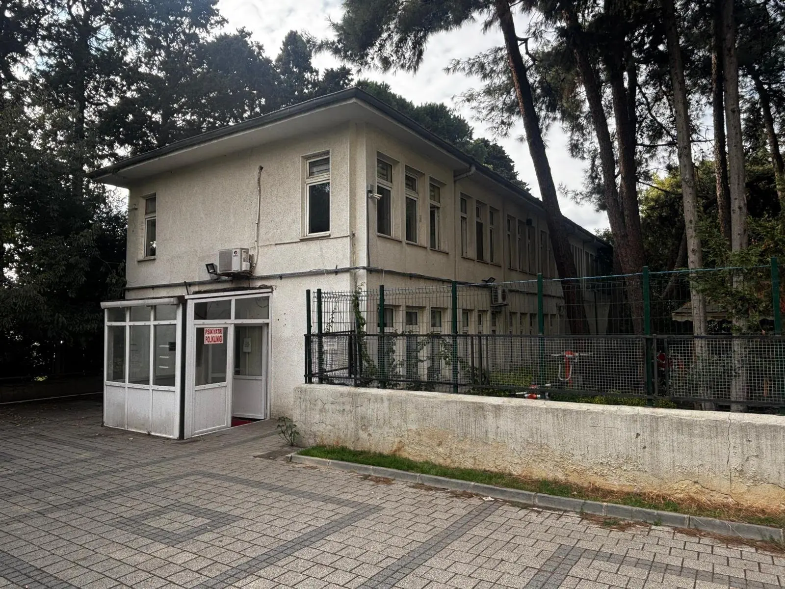 Clinic-provided photograph of Istanbul Sultan 2. Abdülhamit Han Training and Research Hospital