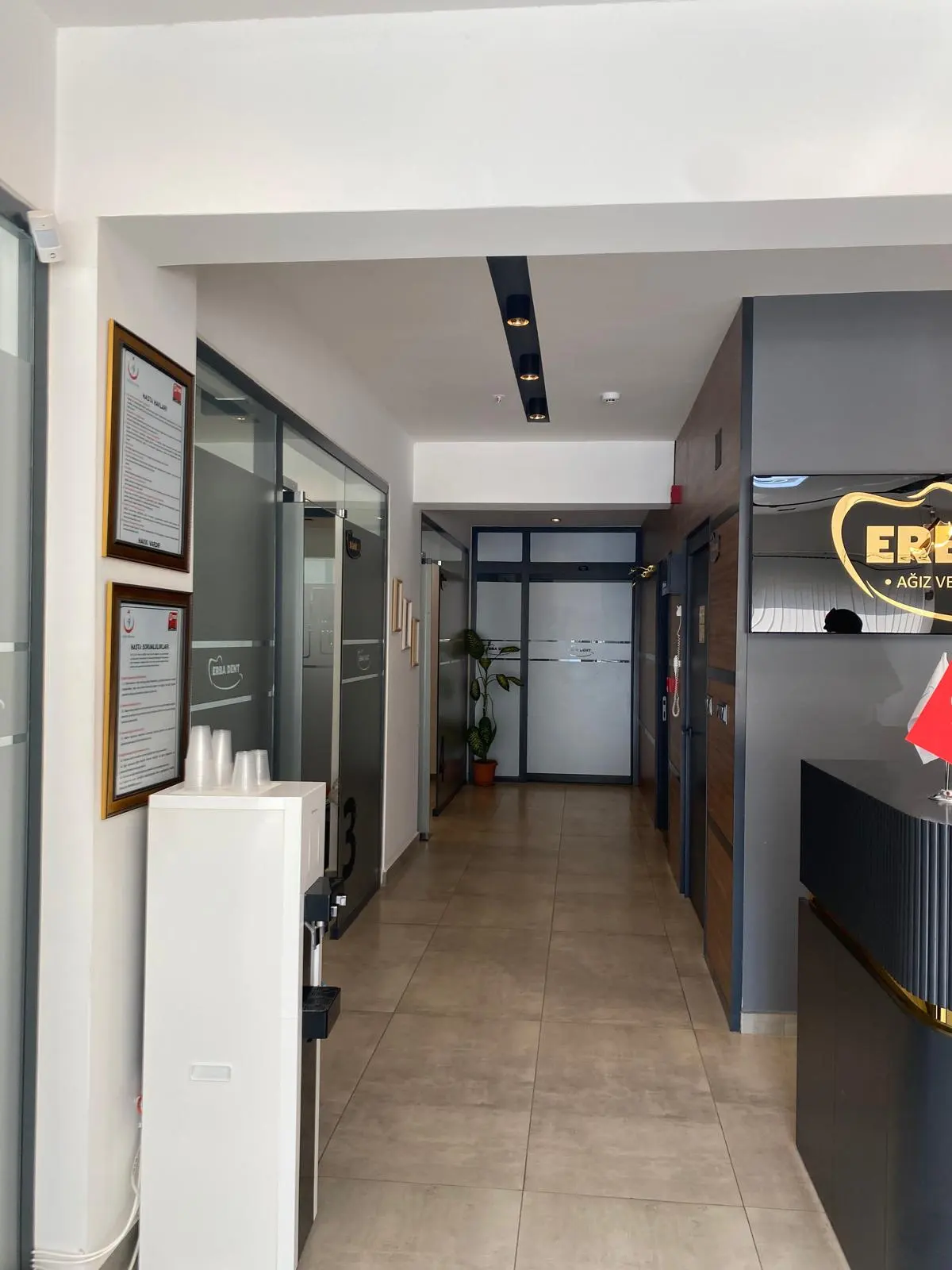Clinic-provided photograph of Erba Dent
