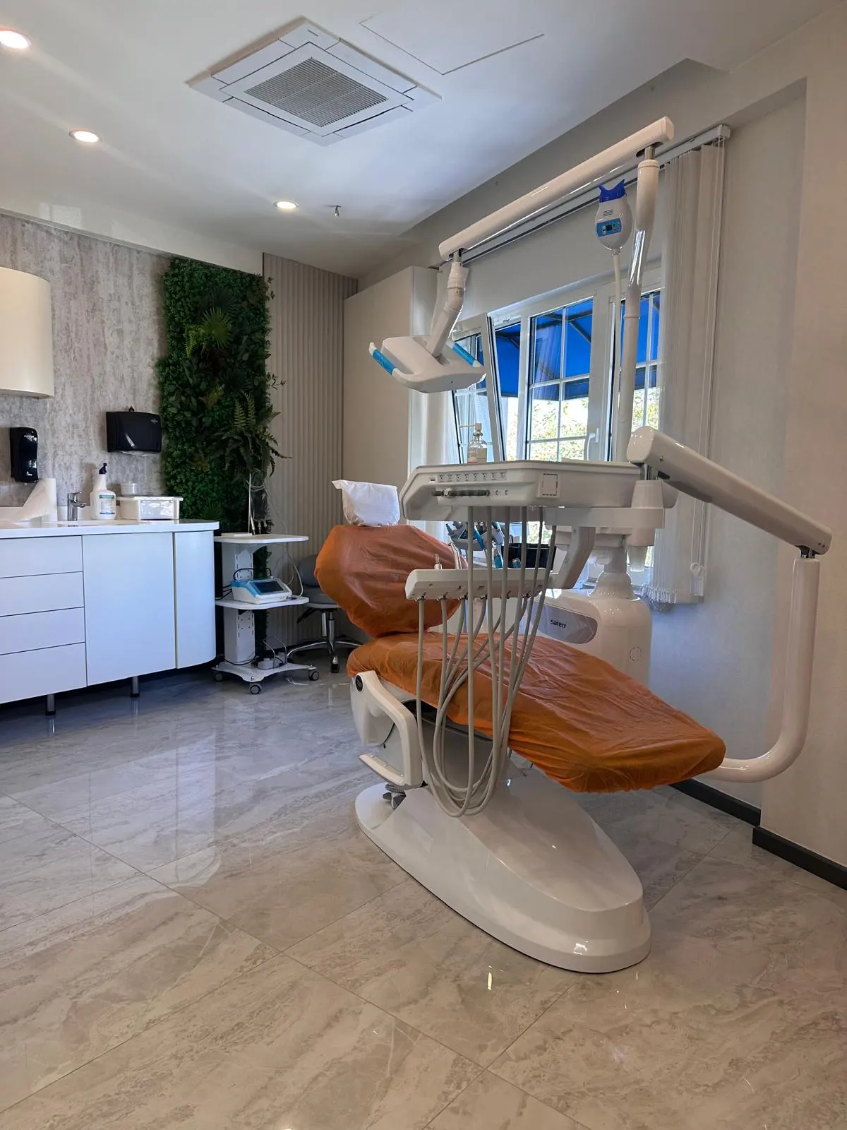 Clinic-provided photograph of Avrupa UBK Dental