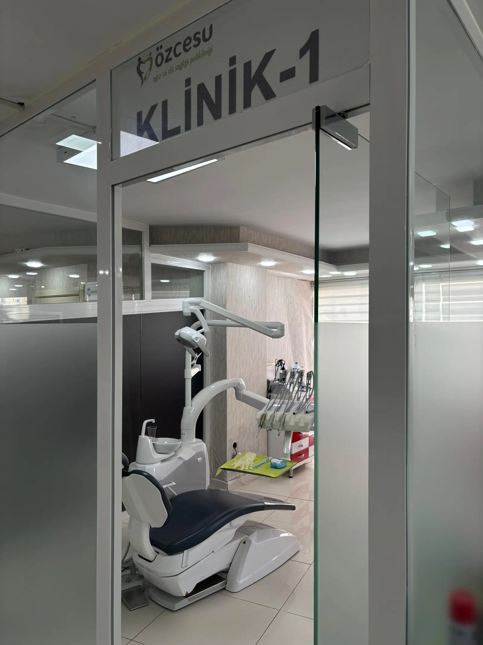 Von der Klinik bereitgestelltes Foto von Özcesu Zahnklinik
