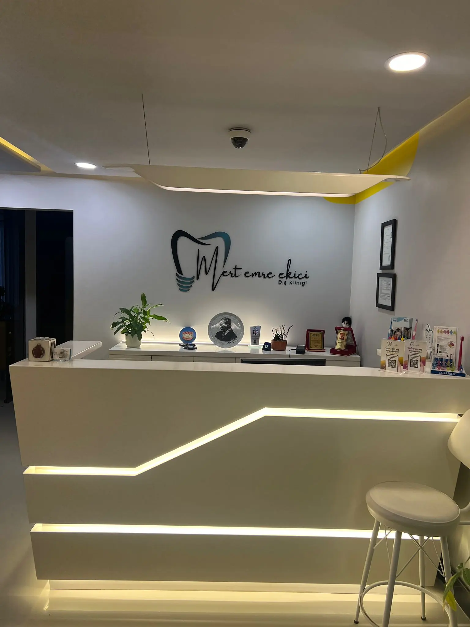 Clinic-provided photograph of Dr Mert Emre Ekici