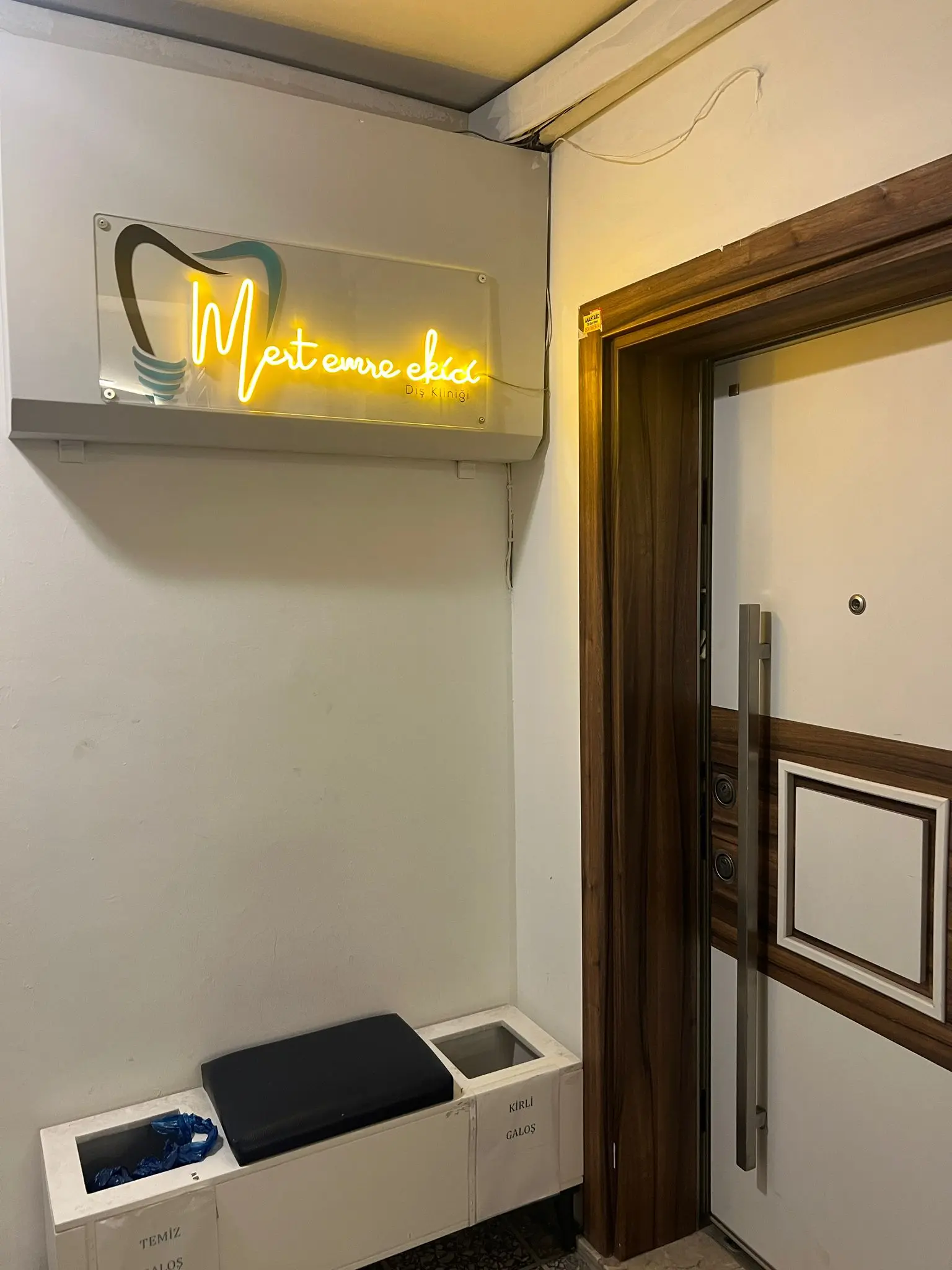 Clinic-provided photograph of Dr Mert Emre Ekici