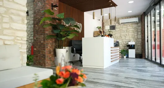 Clinic-provided photograph of Dent Atelier
