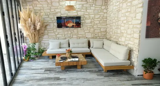 Clinic-provided photograph of Dent Atelier