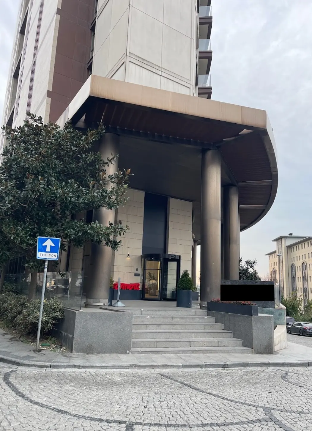 Clinic-provided photograph of Prof. Dr Önder Tan