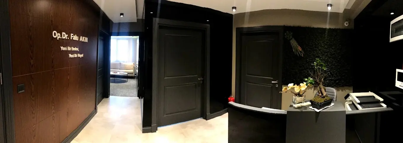 Clinic-provided photograph of Dr Fakı Akın