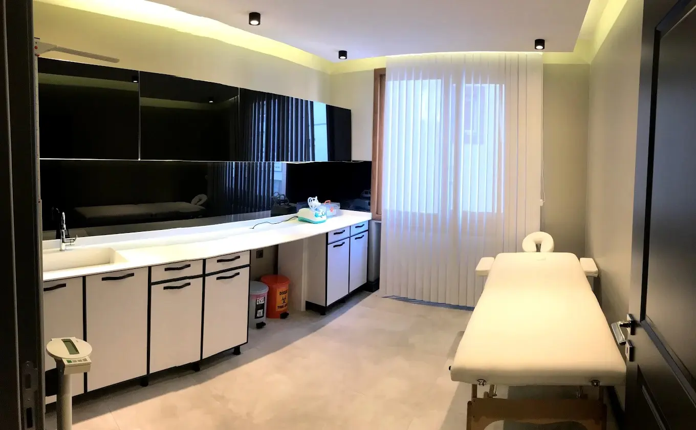 Clinic-provided photograph of Dr Fakı Akın