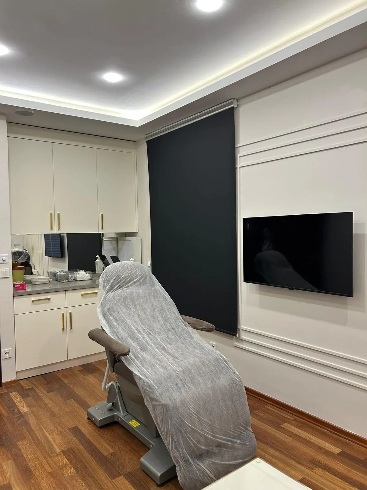 Clinic-provided photograph of Dr Ezgi Karavelioğlu