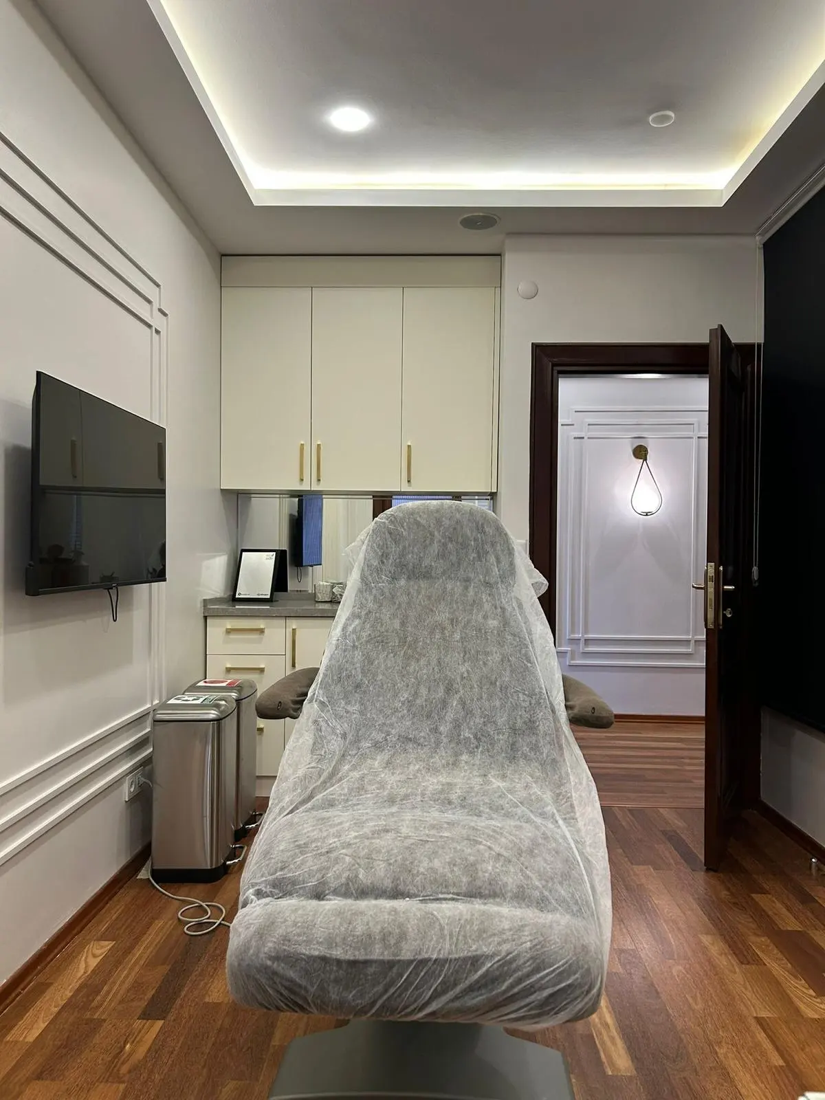 Clinic-provided photograph of Dr Ezgi Karavelioğlu