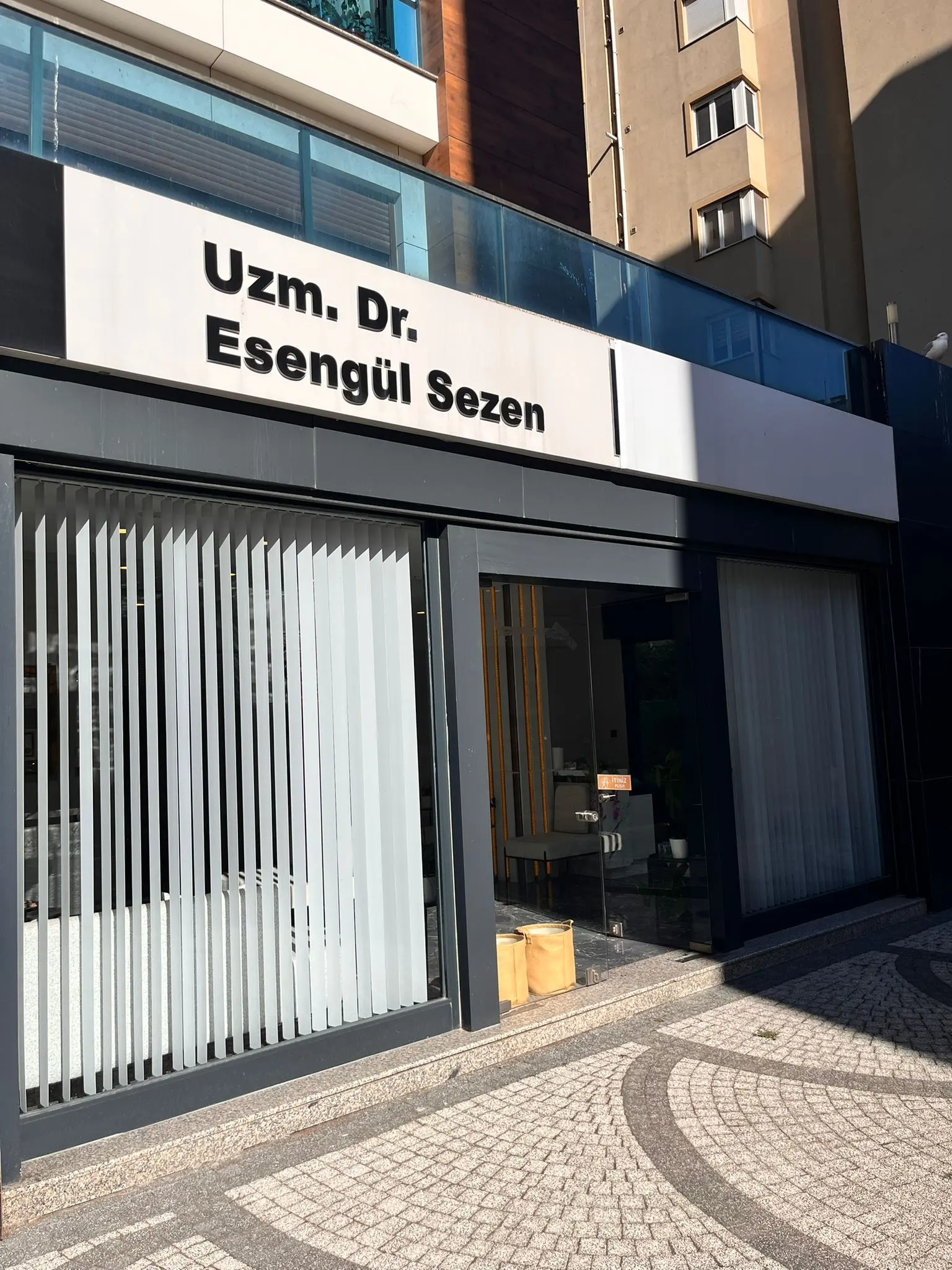 Clinic-provided photograph of Dr Esengül Sezen (Büğelek)