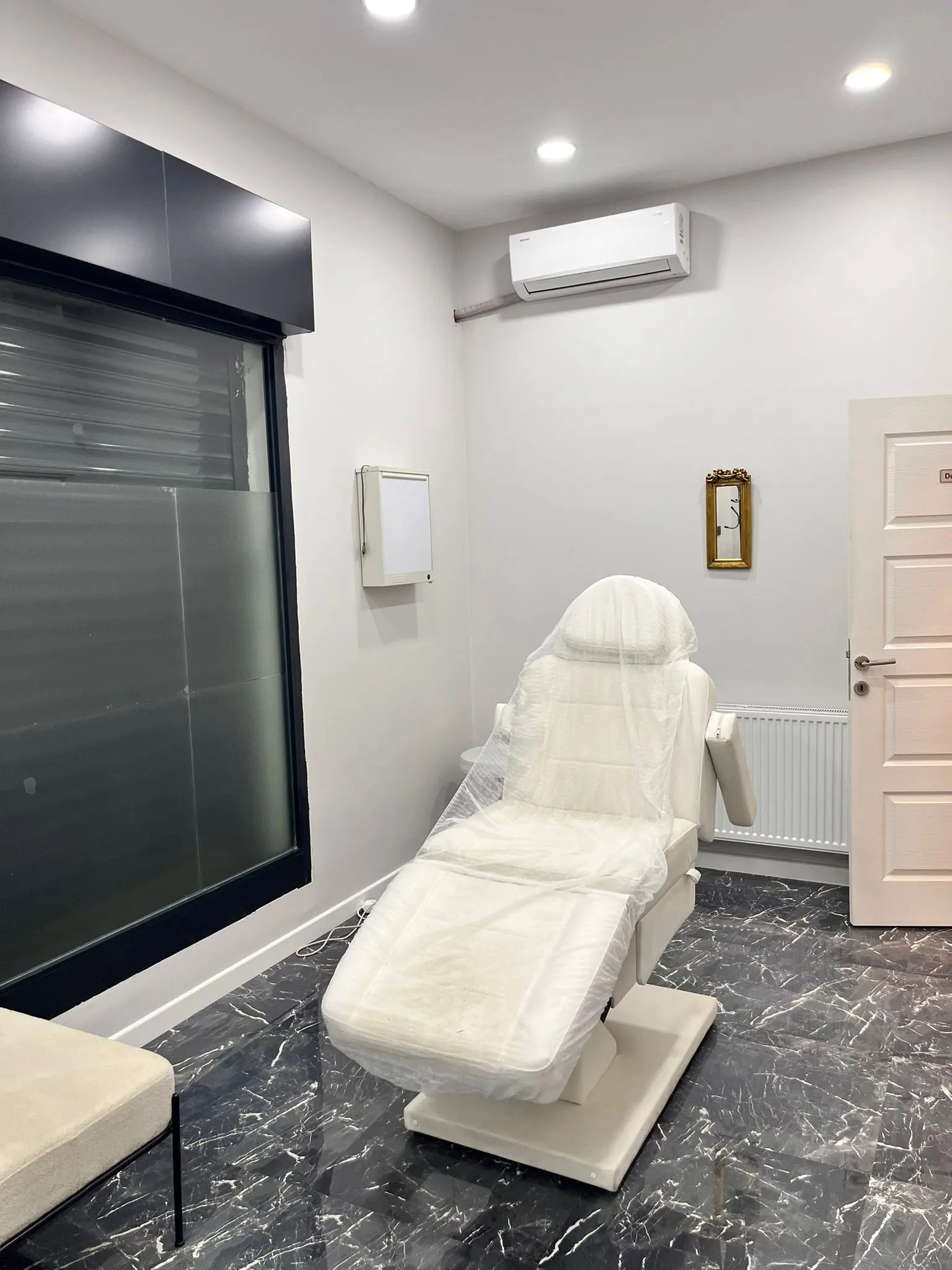 Clinic-provided photograph of Dr Esengül Sezen (Büğelek)