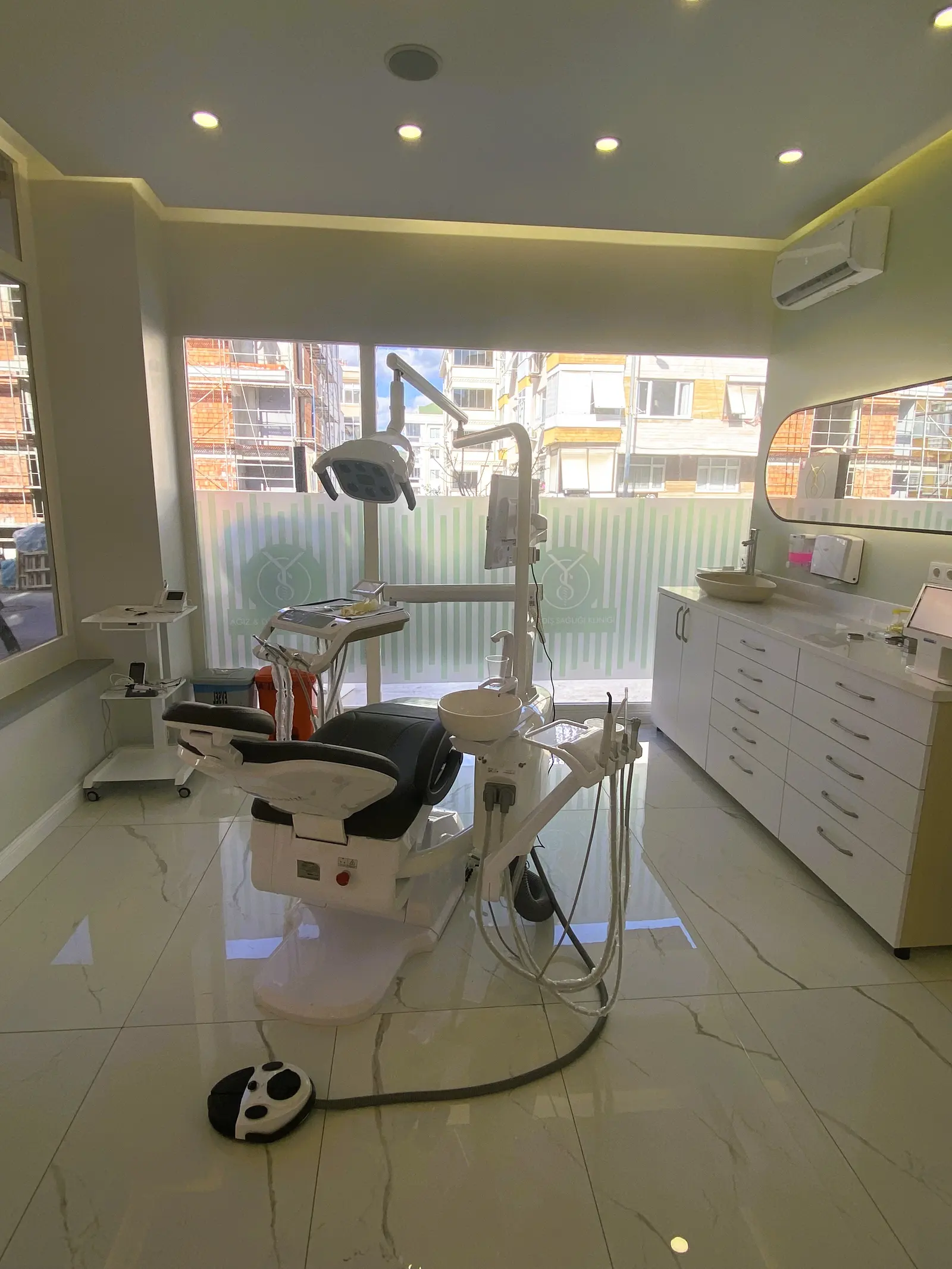 Clinic-provided photograph of Dr Ahmet Yenituran