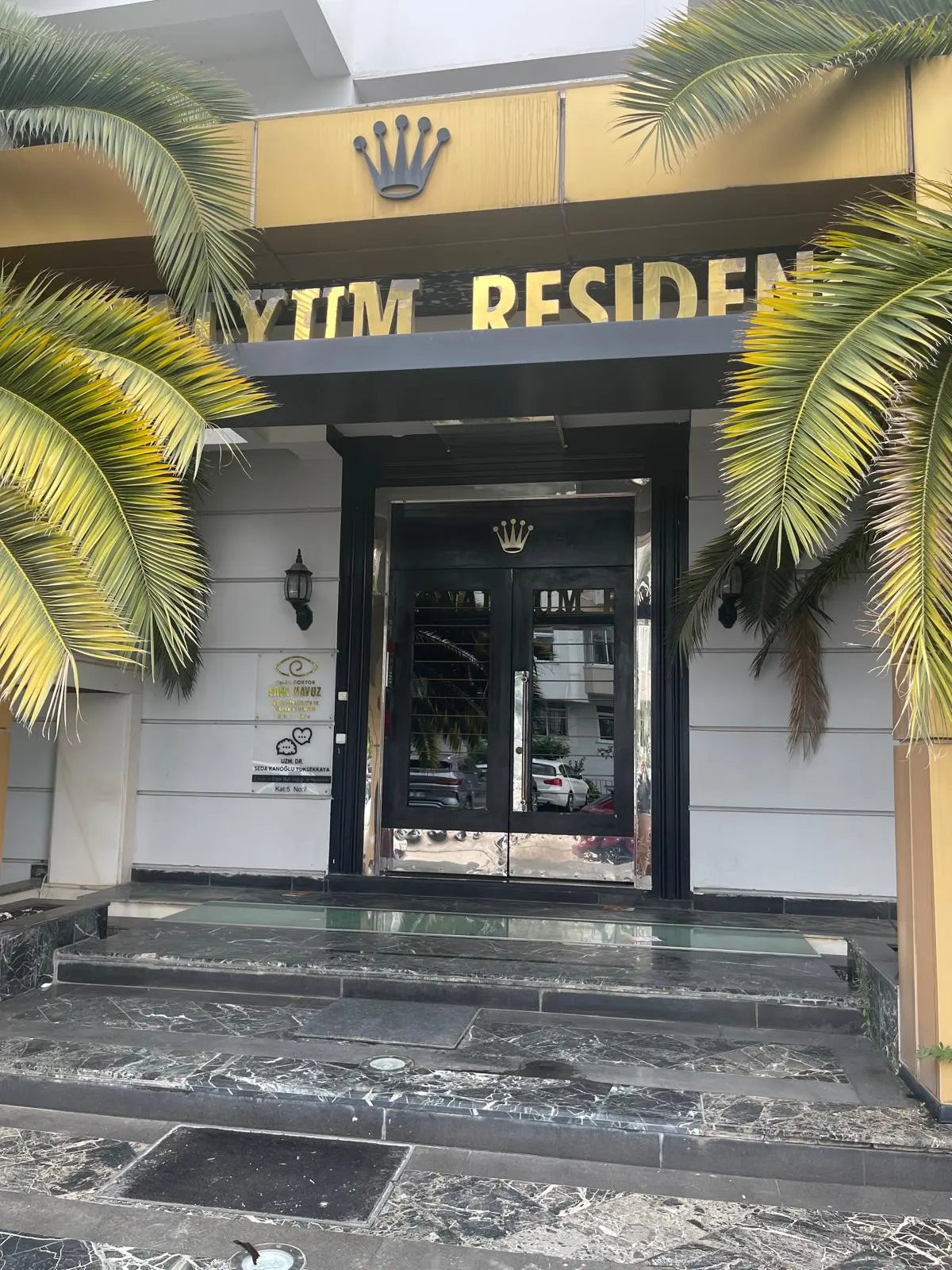 Clinic-provided photograph of Dr Erol Havuz