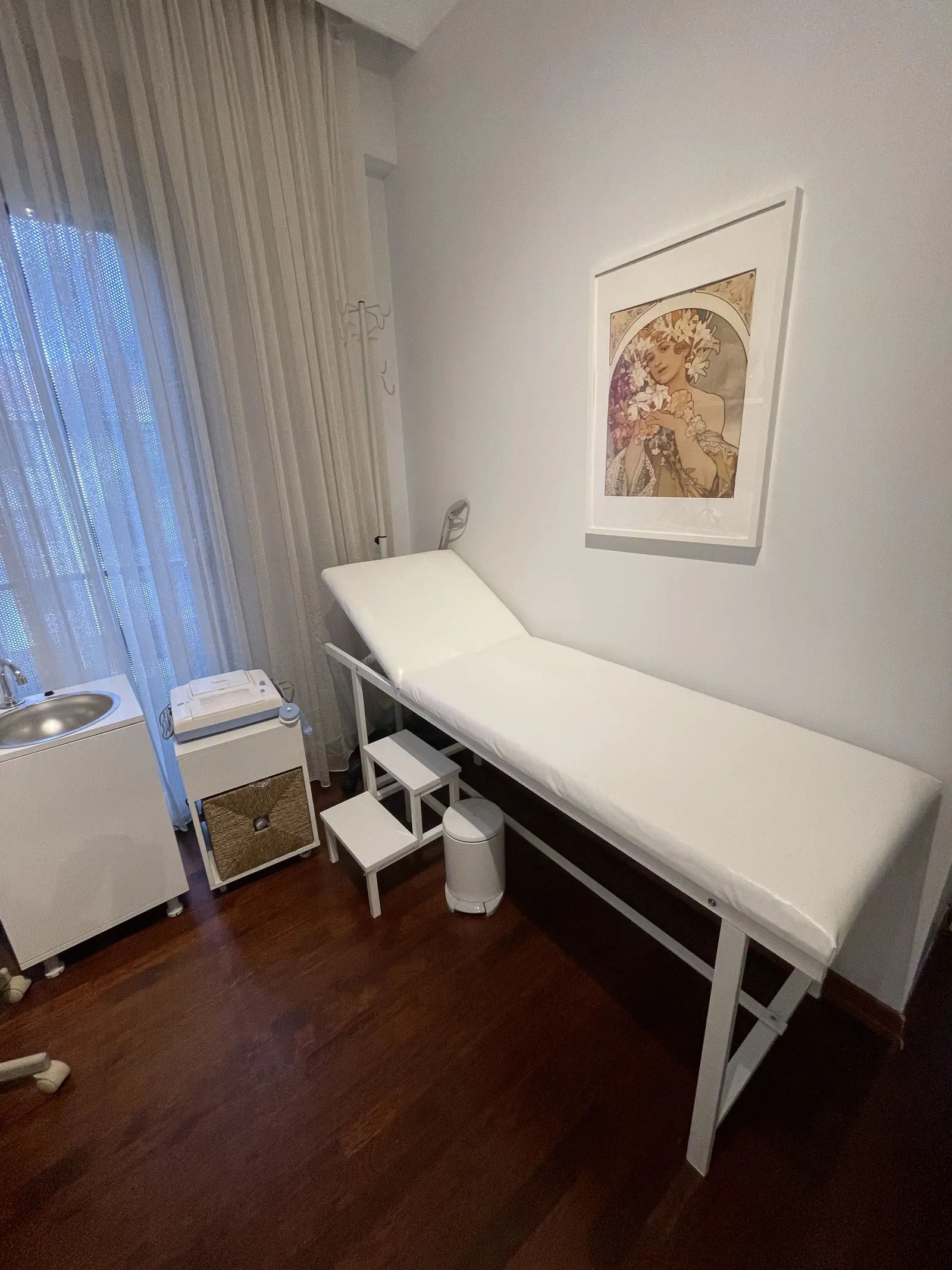 Clinic-provided photograph of Assoc. Prof. Dr Lale Susan Karakış