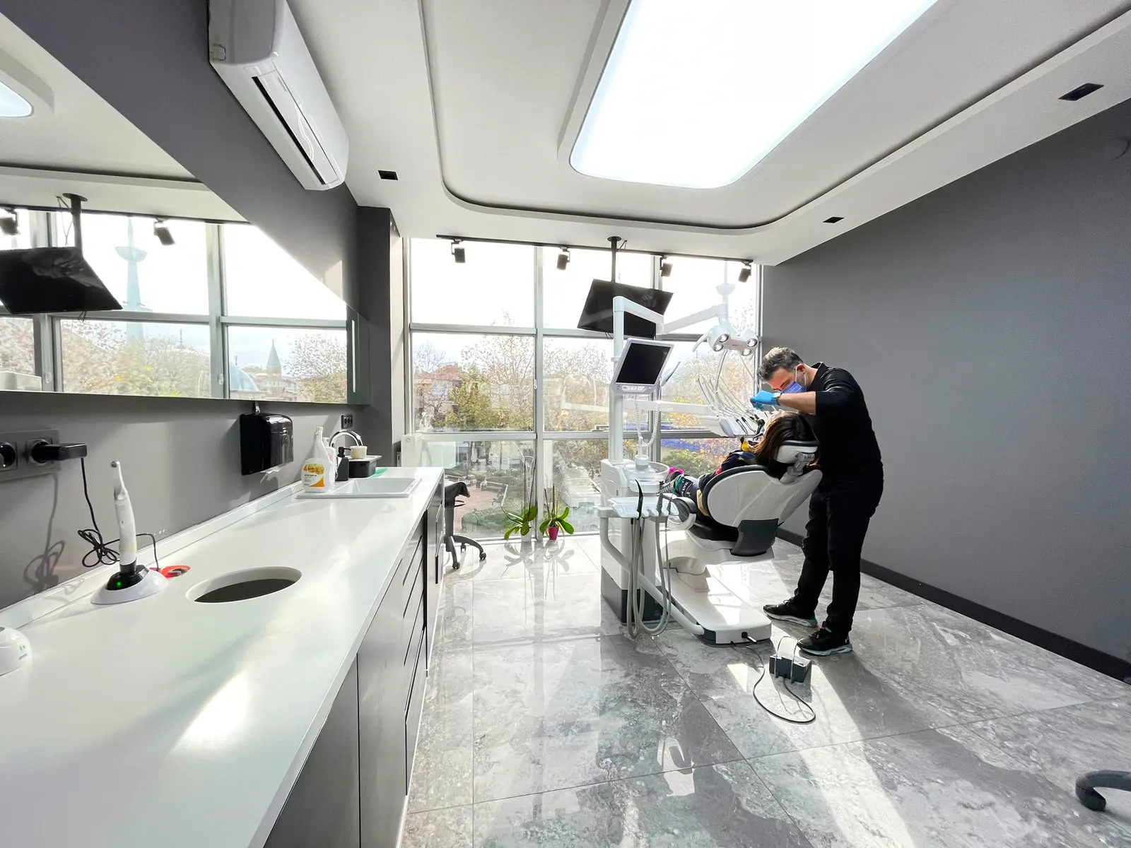 Clinic-provided photograph of Yalova Dental Park