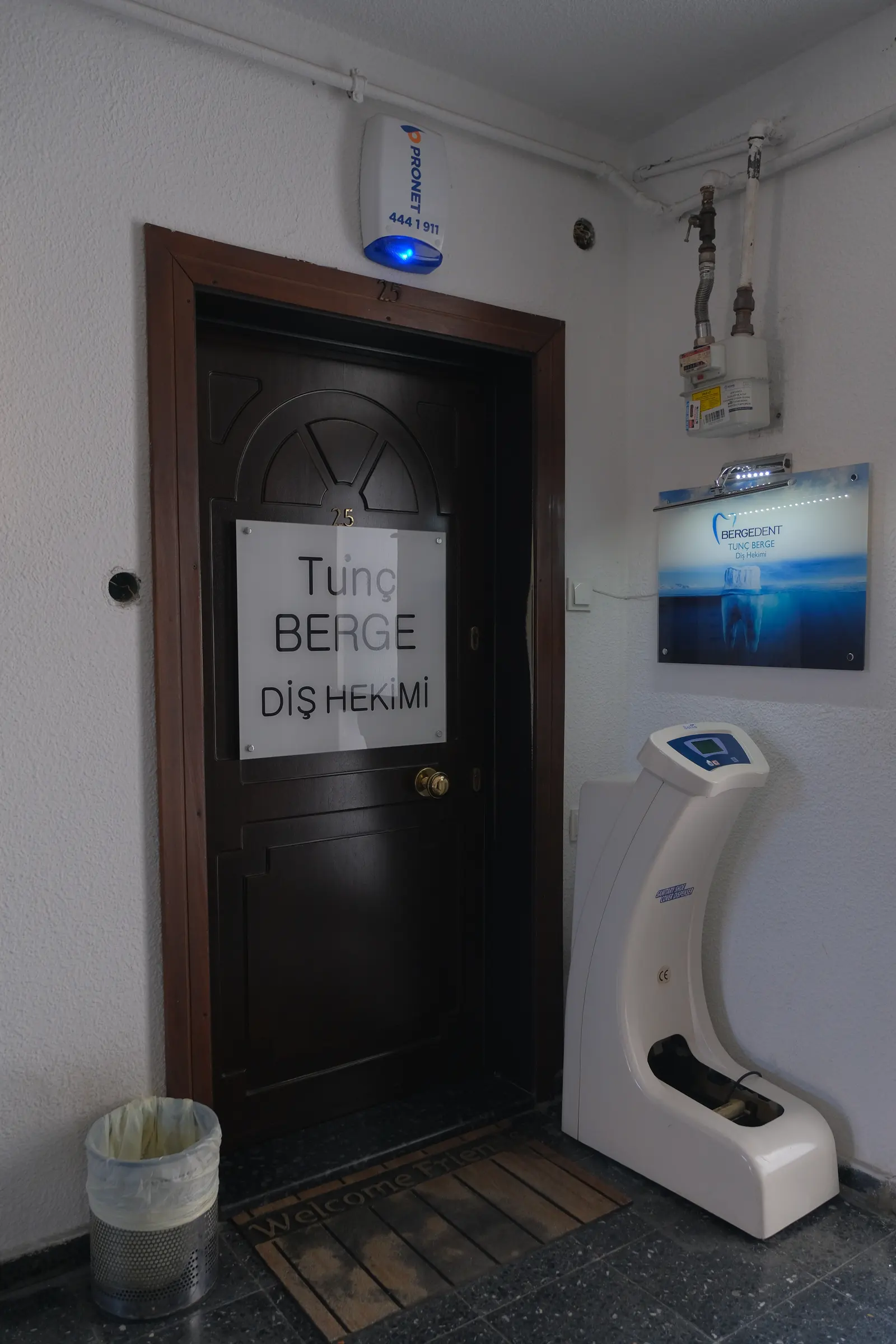 Clinic-provided photograph of Berge Dental Clinic