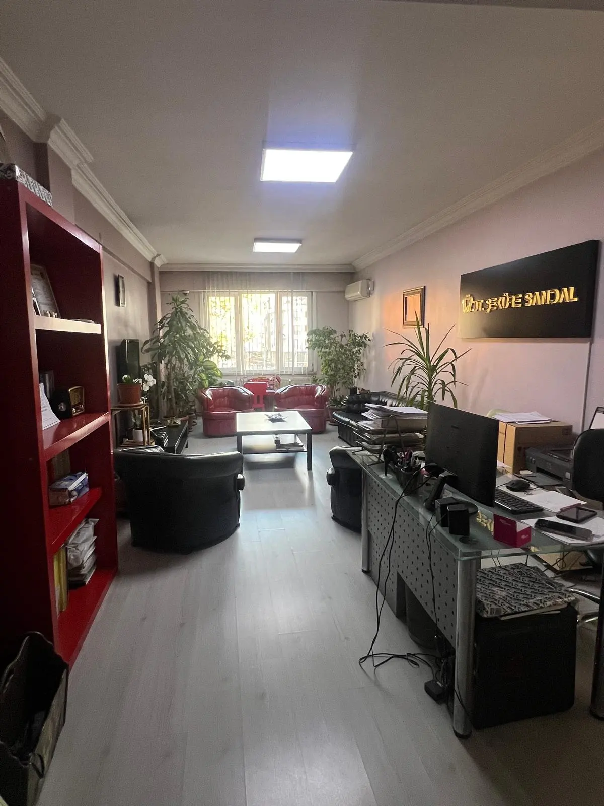 Clinic-provided photograph of Dr Şeküre Sandal
