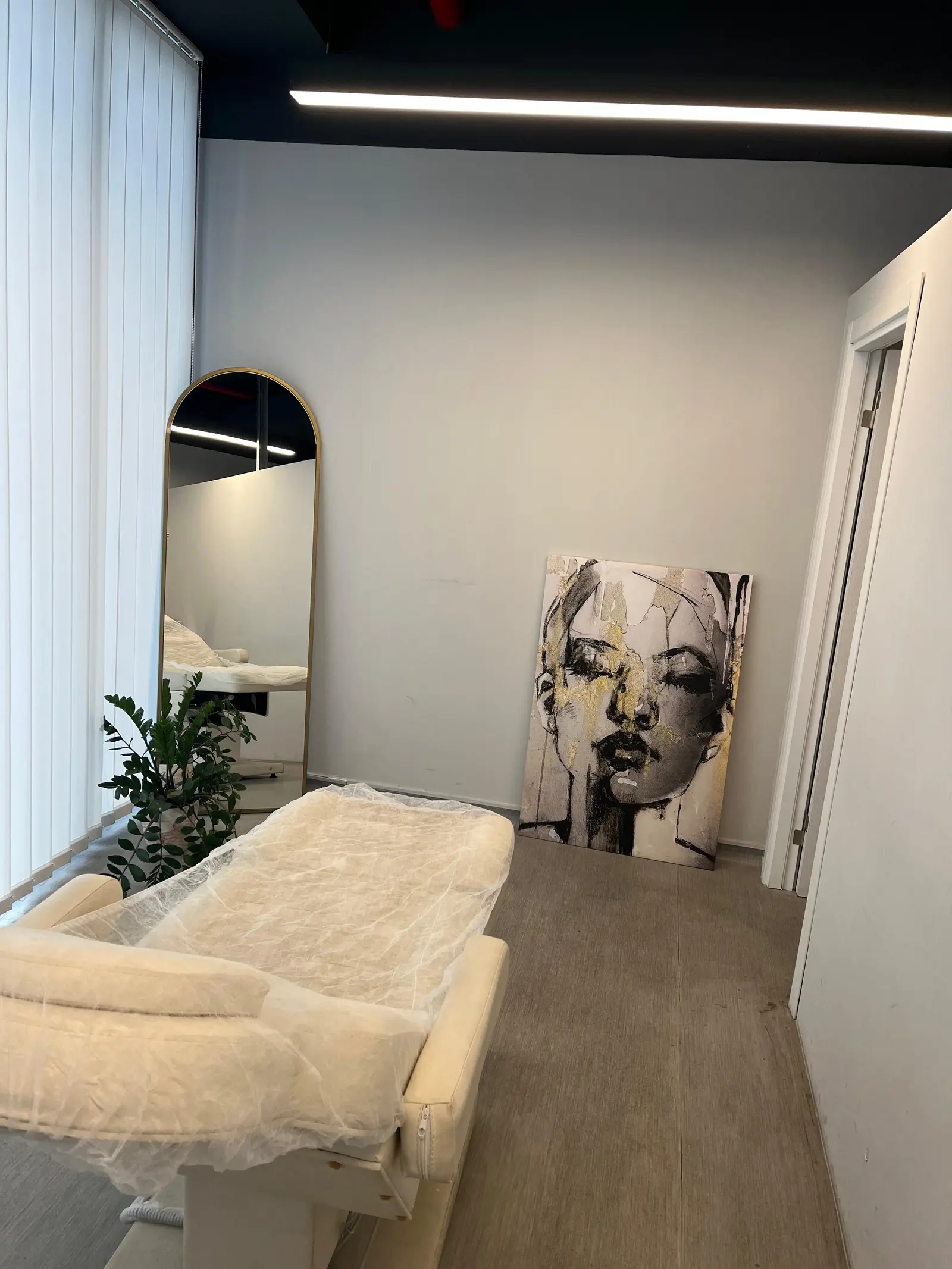 Clinic-provided photograph of Dr Levent Özer