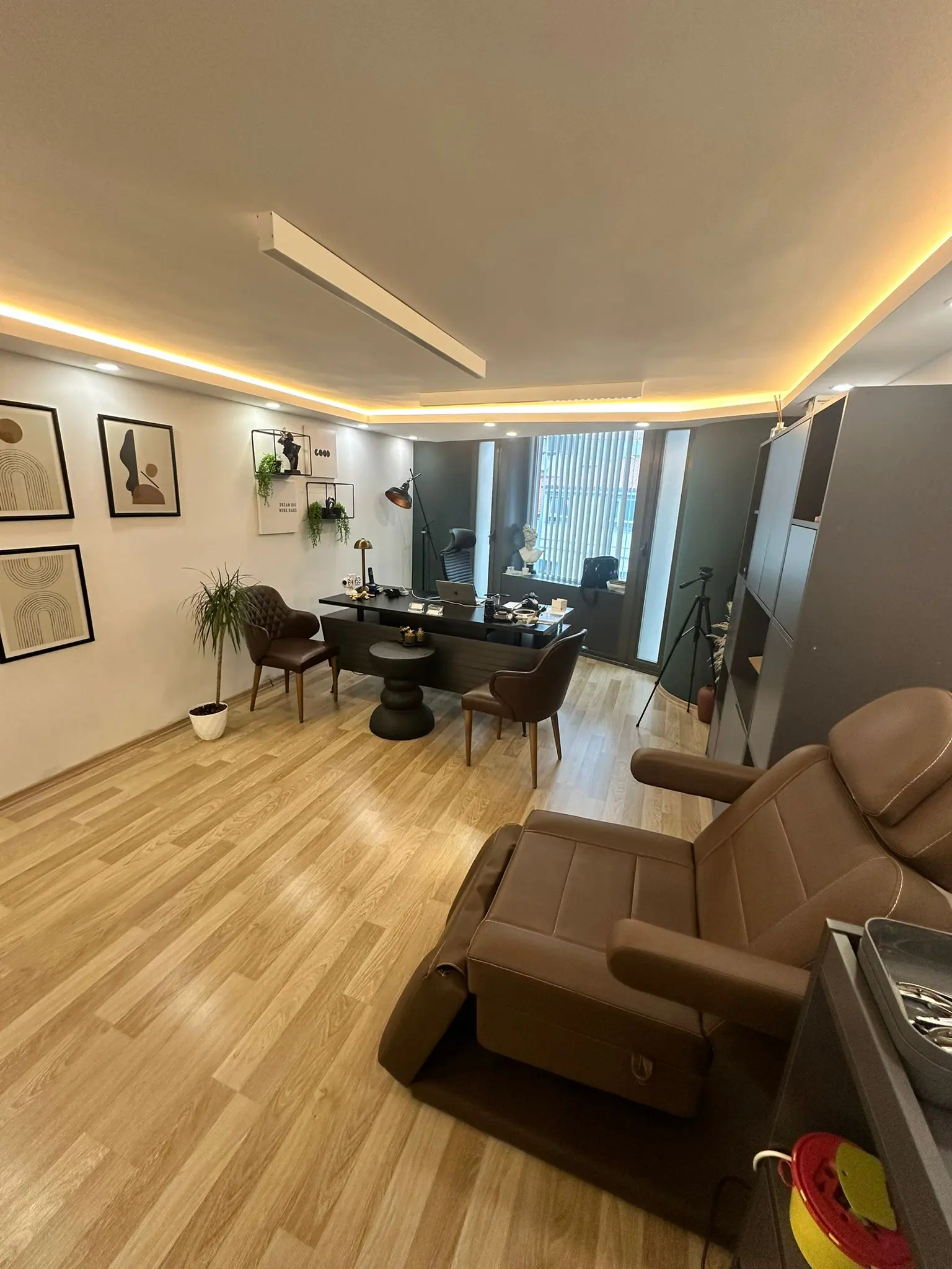 Clinic-provided photograph of Dr Mustafa Bağlı