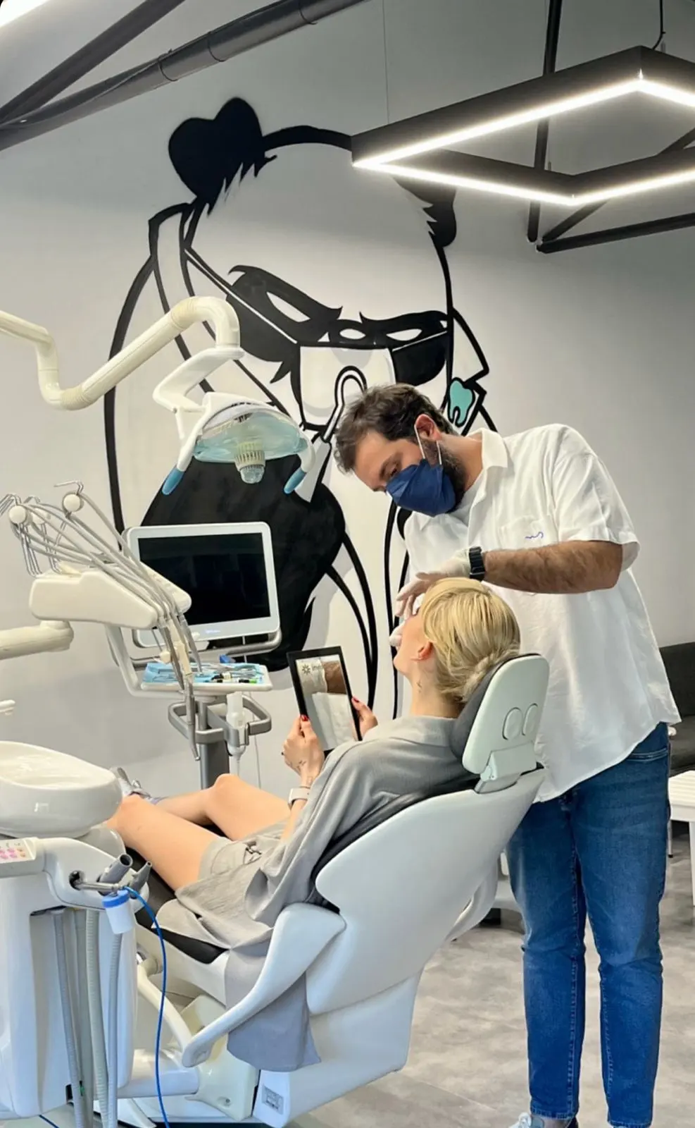Clinic-provided photograph of 32 Dental Clinic