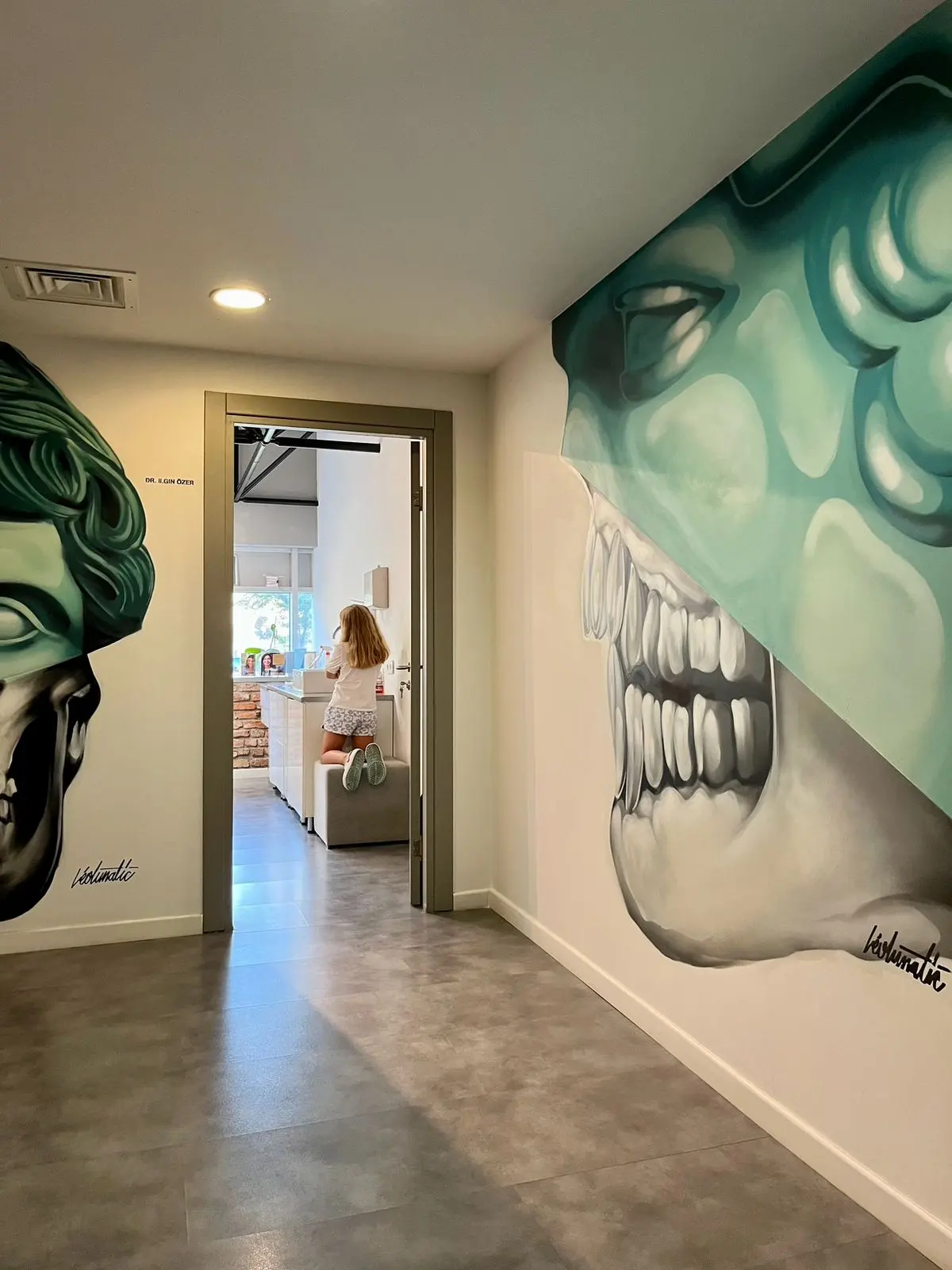 Clinic-provided photograph of 32 Dental Clinic