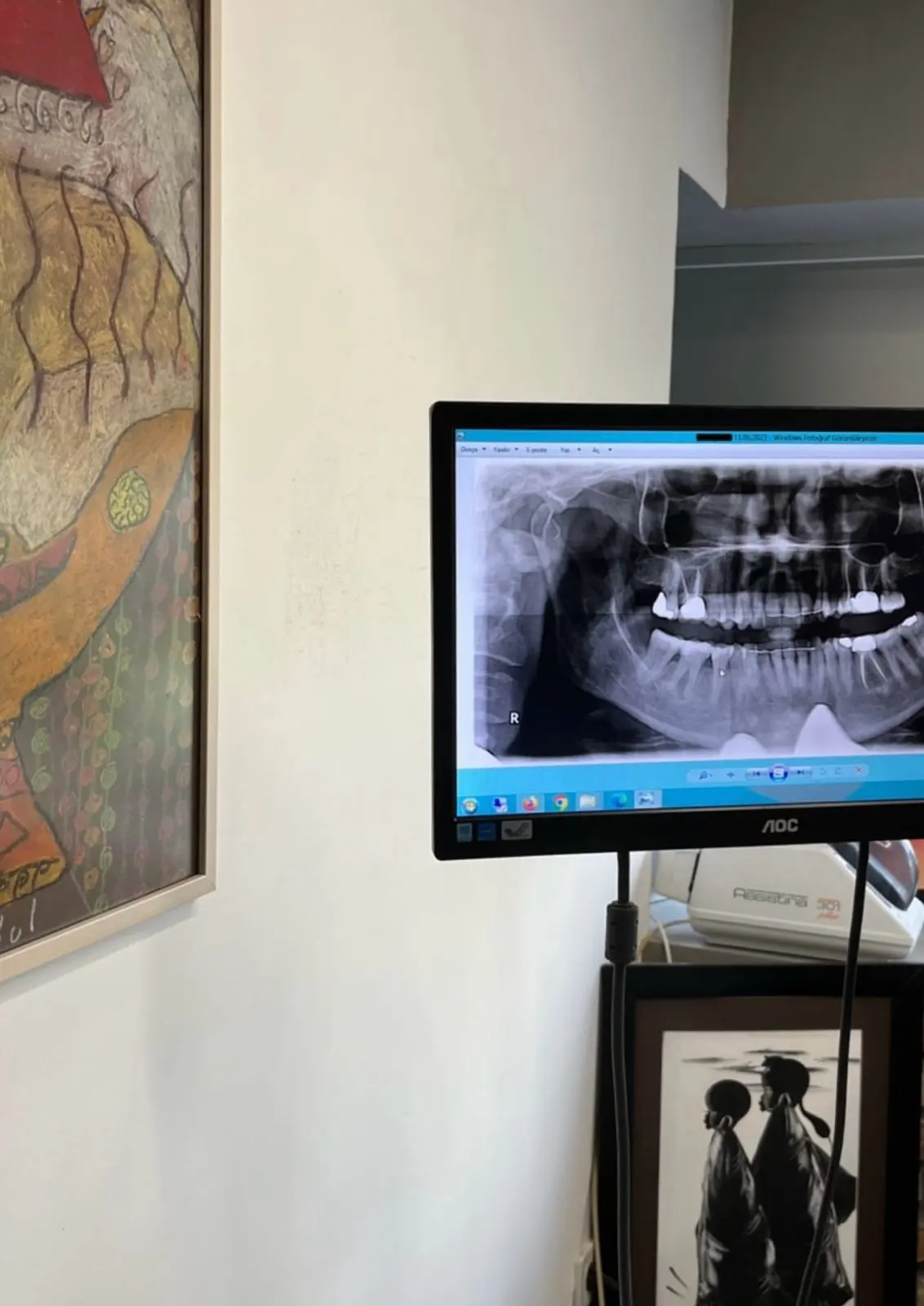 Clinic-provided photograph of 32 Dental Clinic