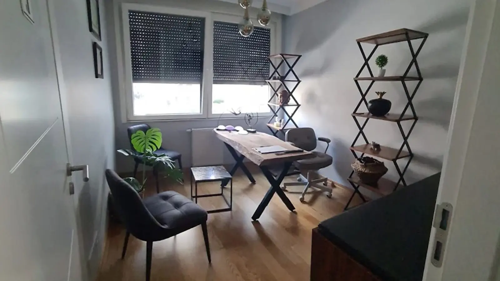 Clinic-provided photograph of Dr Mahmut Özgül