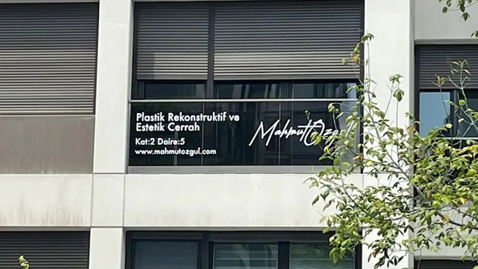 Clinic-provided photograph of Dr Mahmut Özgül
