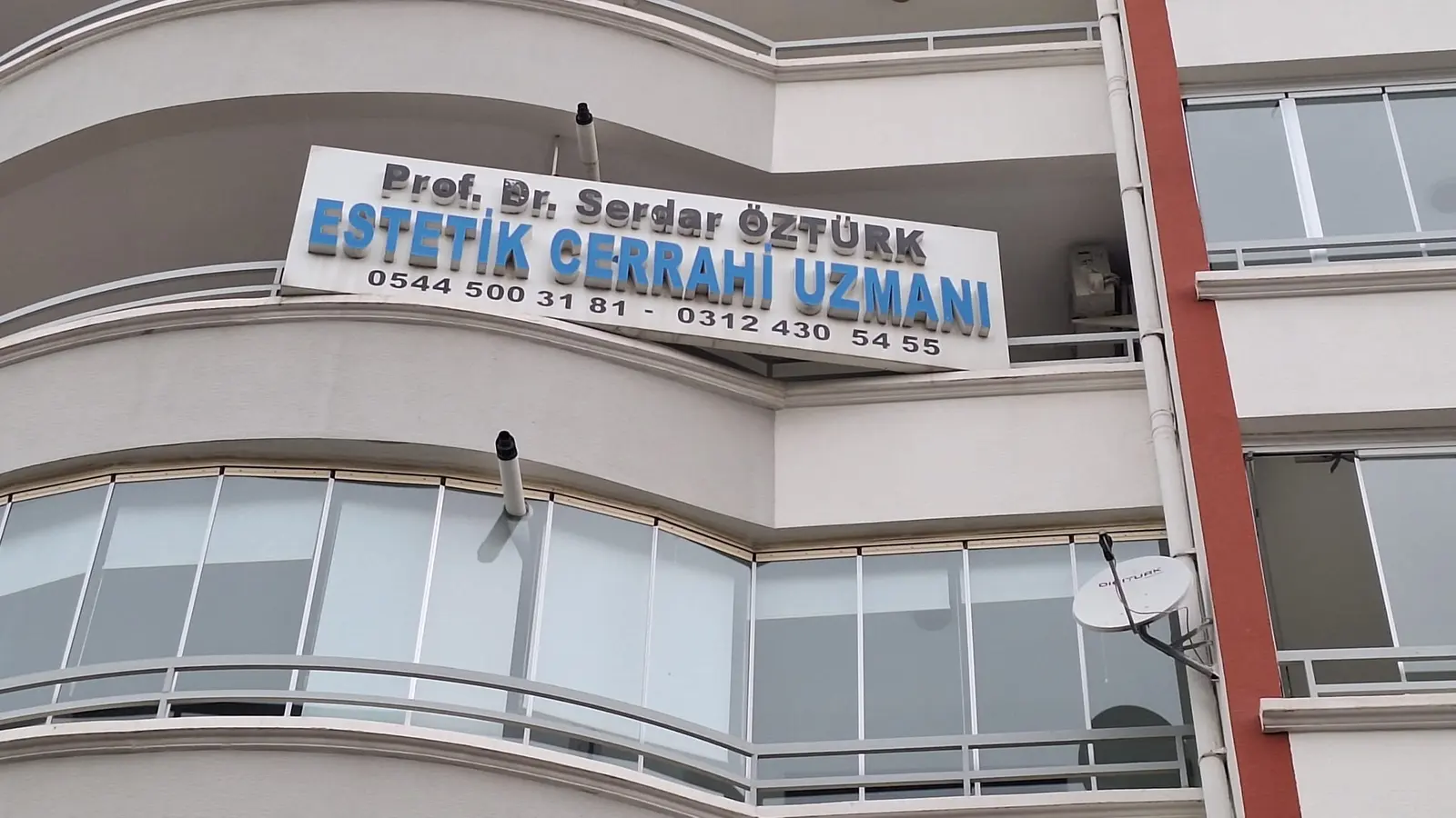 Clinic-provided photograph of Prof. Dr Serdar Öztürk