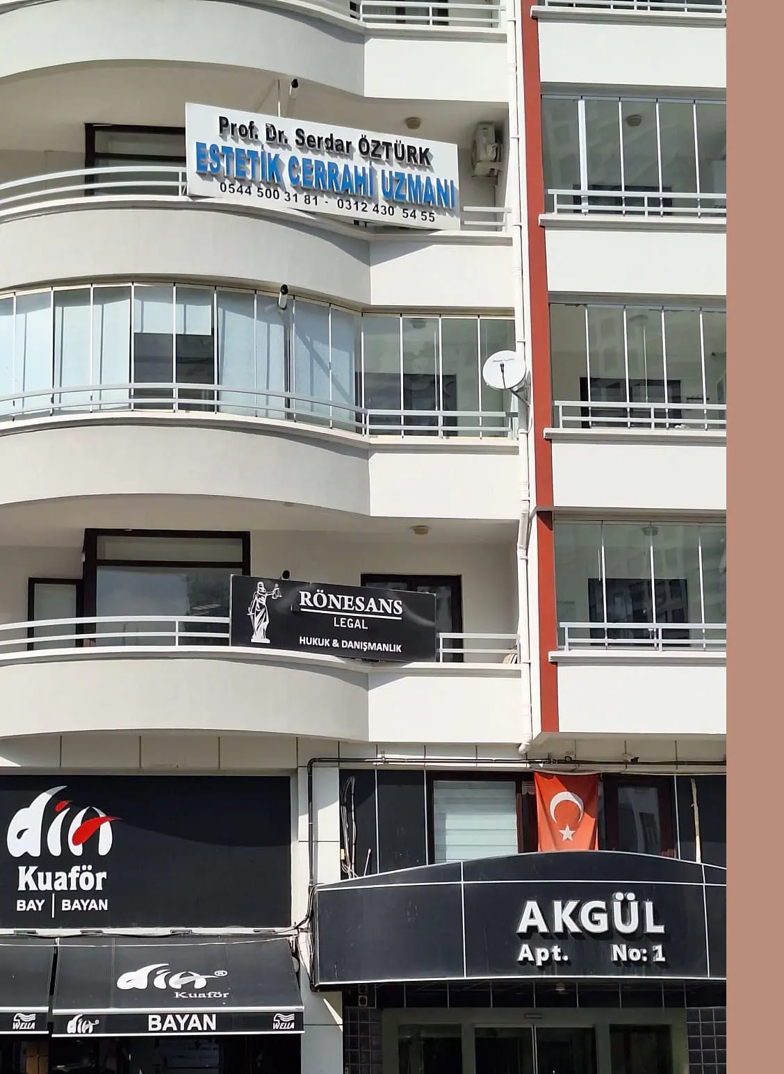 Clinic-provided photograph of Prof. Dr Serdar Öztürk