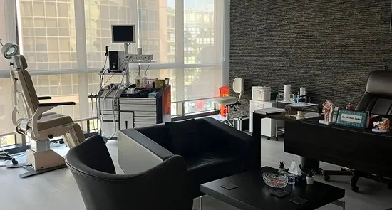 Clinic-provided photograph of Dr Metin Yetkin