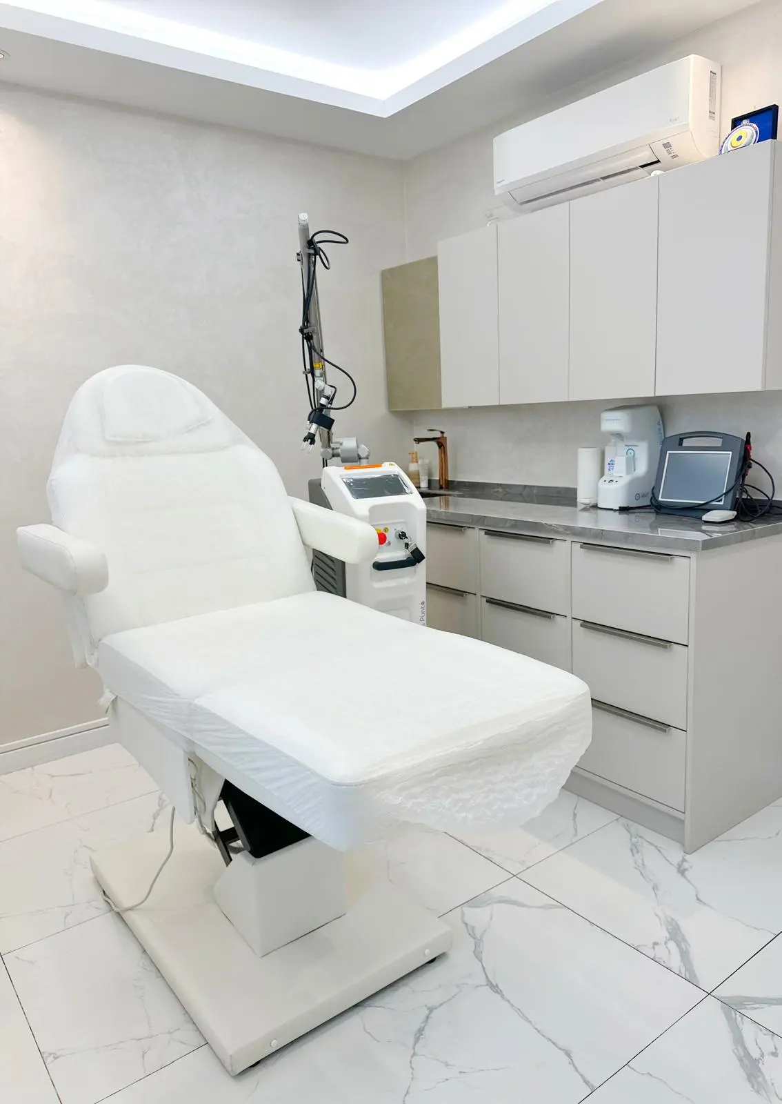 Clinic-provided photograph of Dr İbrahim Yeşildağ