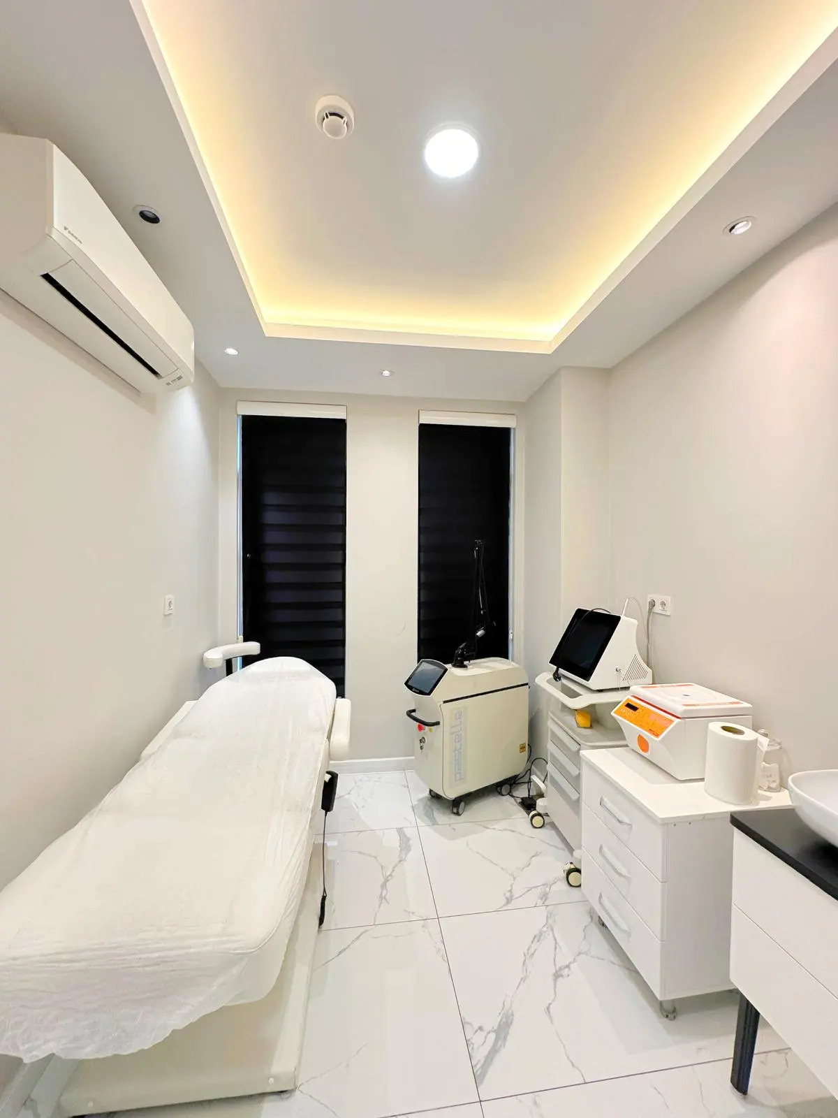 Clinic-provided photograph of Dr İbrahim Yeşildağ