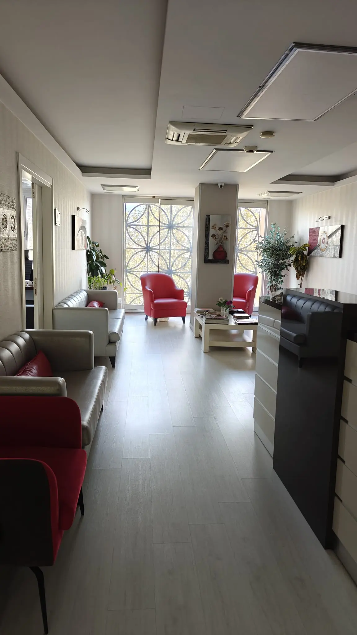 Clinic-provided photograph of Assoc. Prof. Dr Nihat Gülaydın