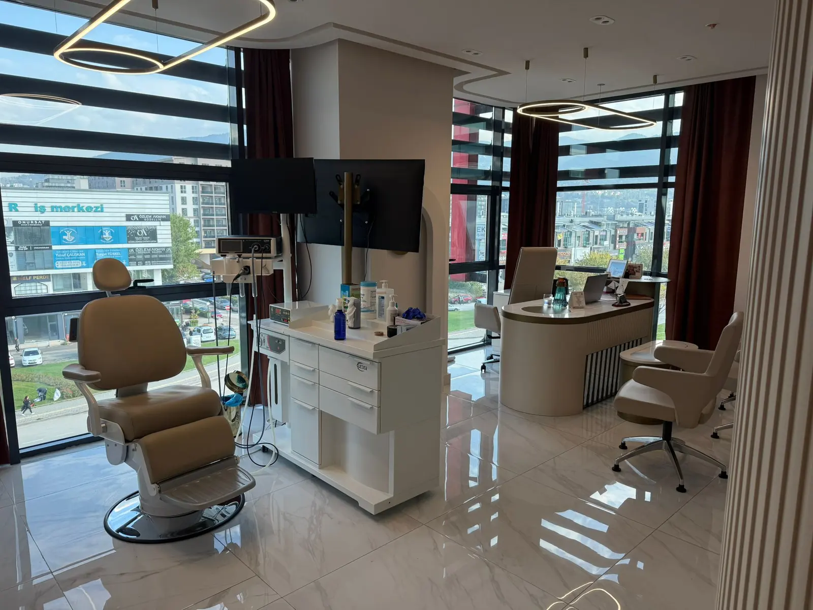 Clinic-provided photograph of Assoc. Prof. Dr Süay Özmen