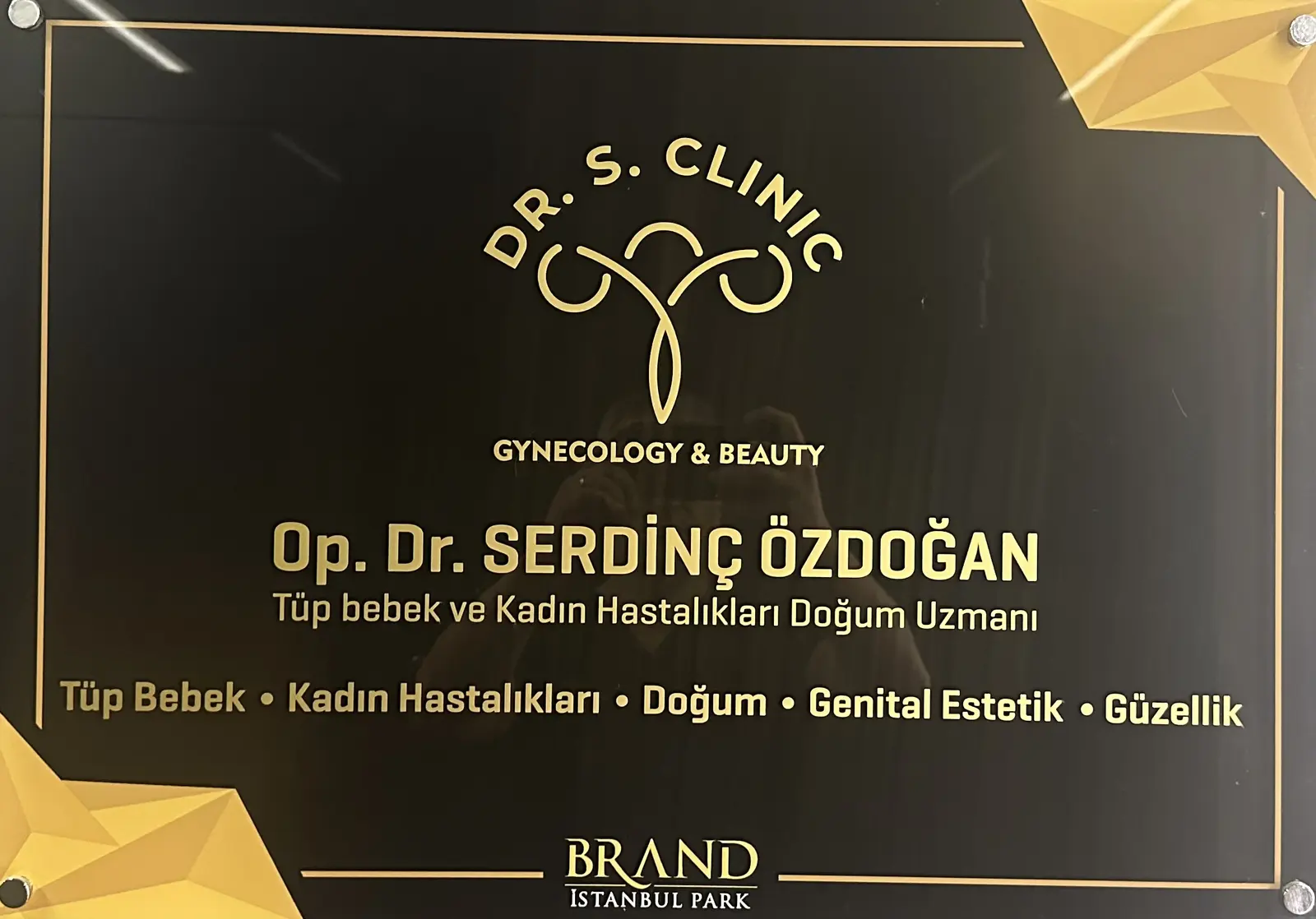 Von der Klinik bereitgestelltes Foto von Dr. Serdinç Özdoğan