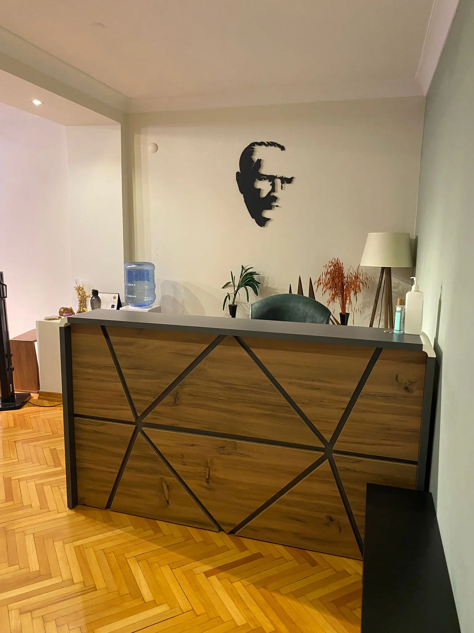 Clinic-provided photograph of Dr Mücteba Gündüz