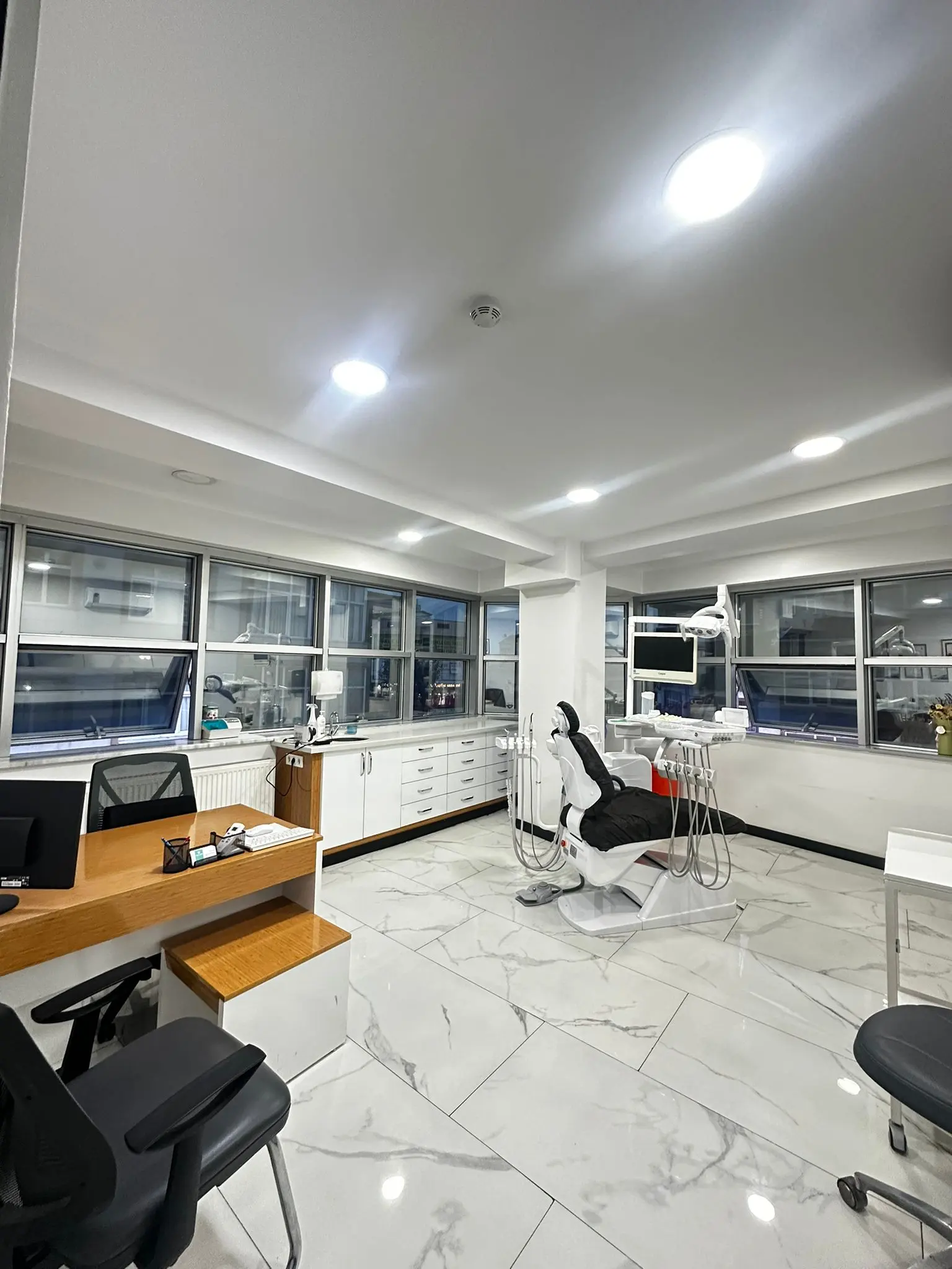 Clinic-provided photograph of Dent-İ Delil