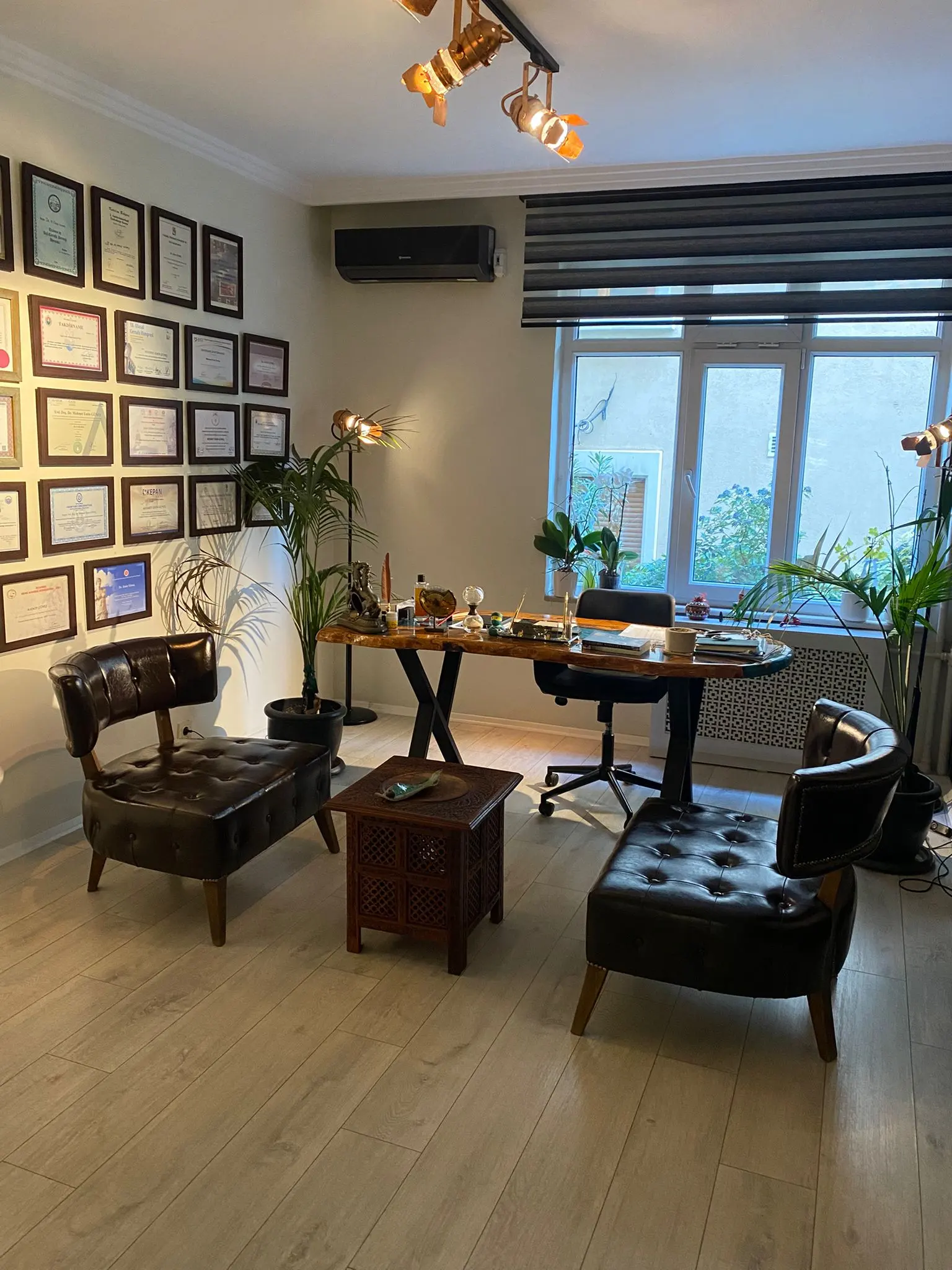 Clinic-provided photograph of Assoc. Prof. Dr Mehmet Emin Güneş