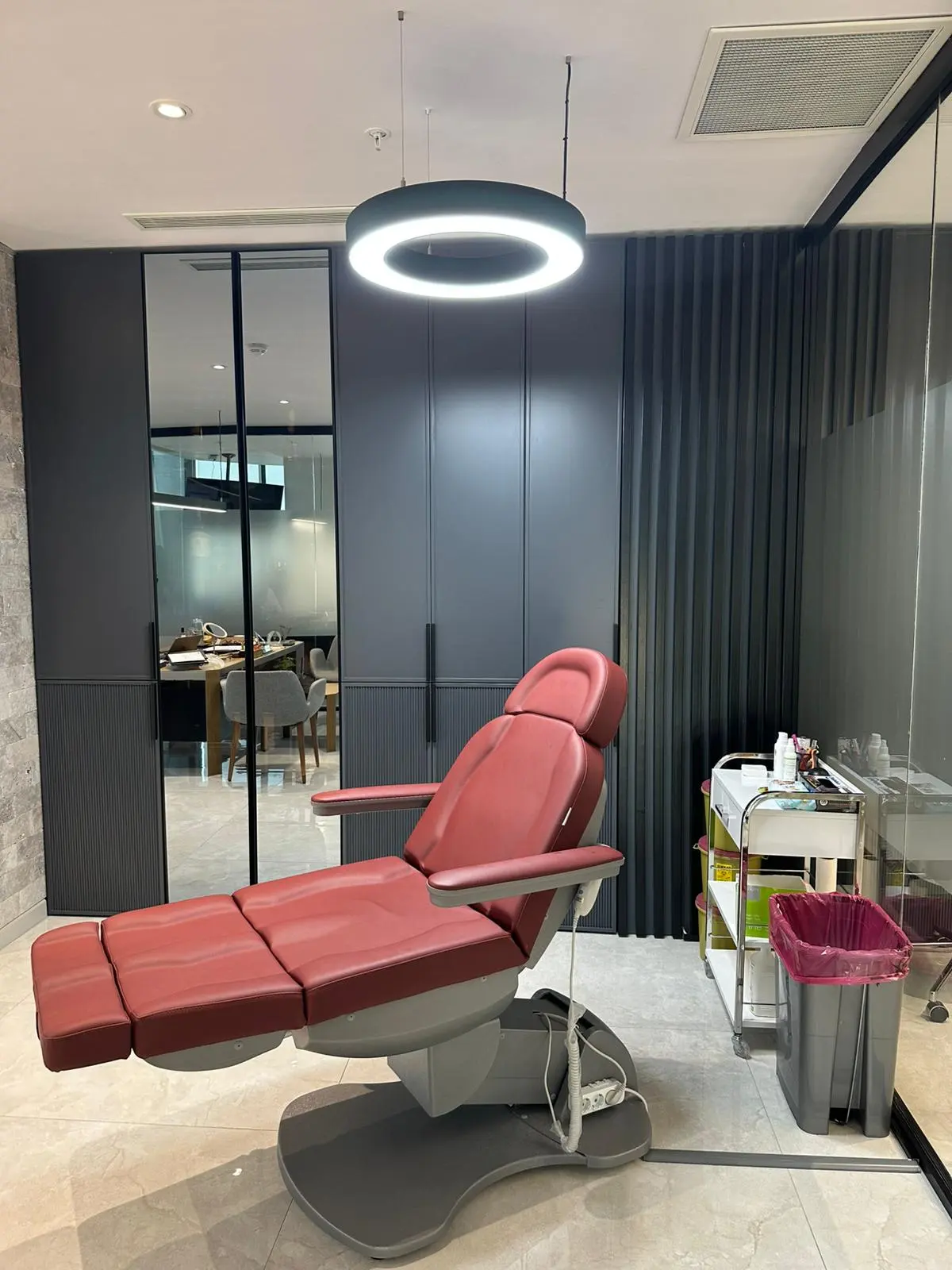 Von der Klinik bereitgestelltes Foto von Dr. Osman Tan