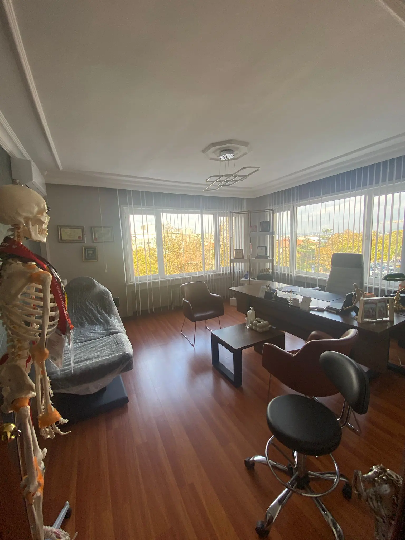 Clinic-provided photograph of Dr Hüseyin Kavak